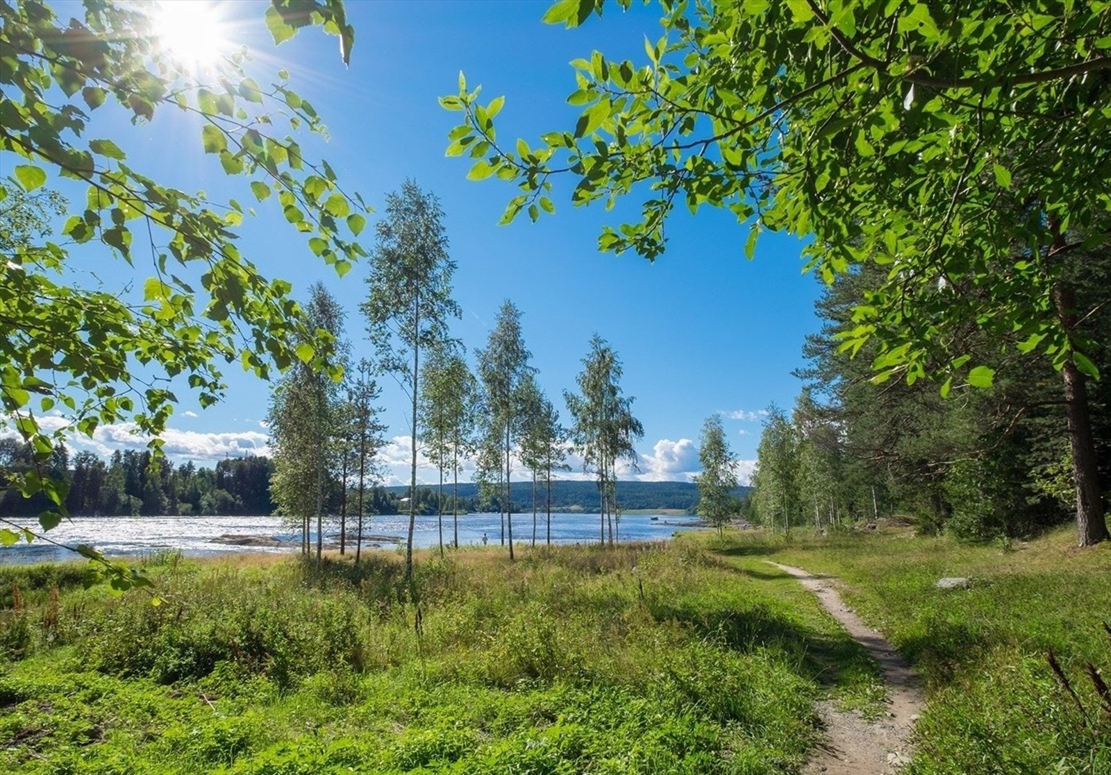 Fra boligen er det gåavstand til flotte tur og naturopplevelser. Galleribilde