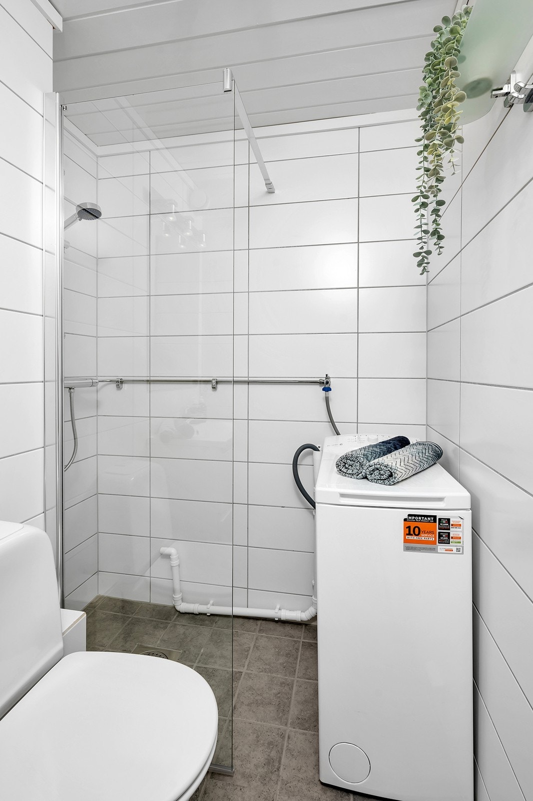 Det er opplegg for vaskemaskin på bad. Galleribilde