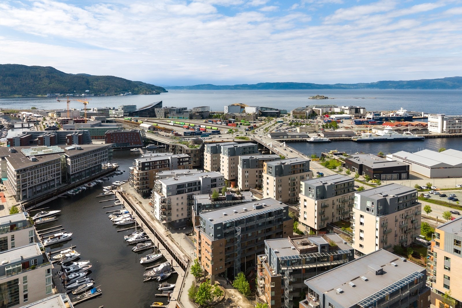 Beliggenheten er et fantastisk utgangspunkt for å nyte byens mange fasiliteter, sommer som vinter. Galleribilde