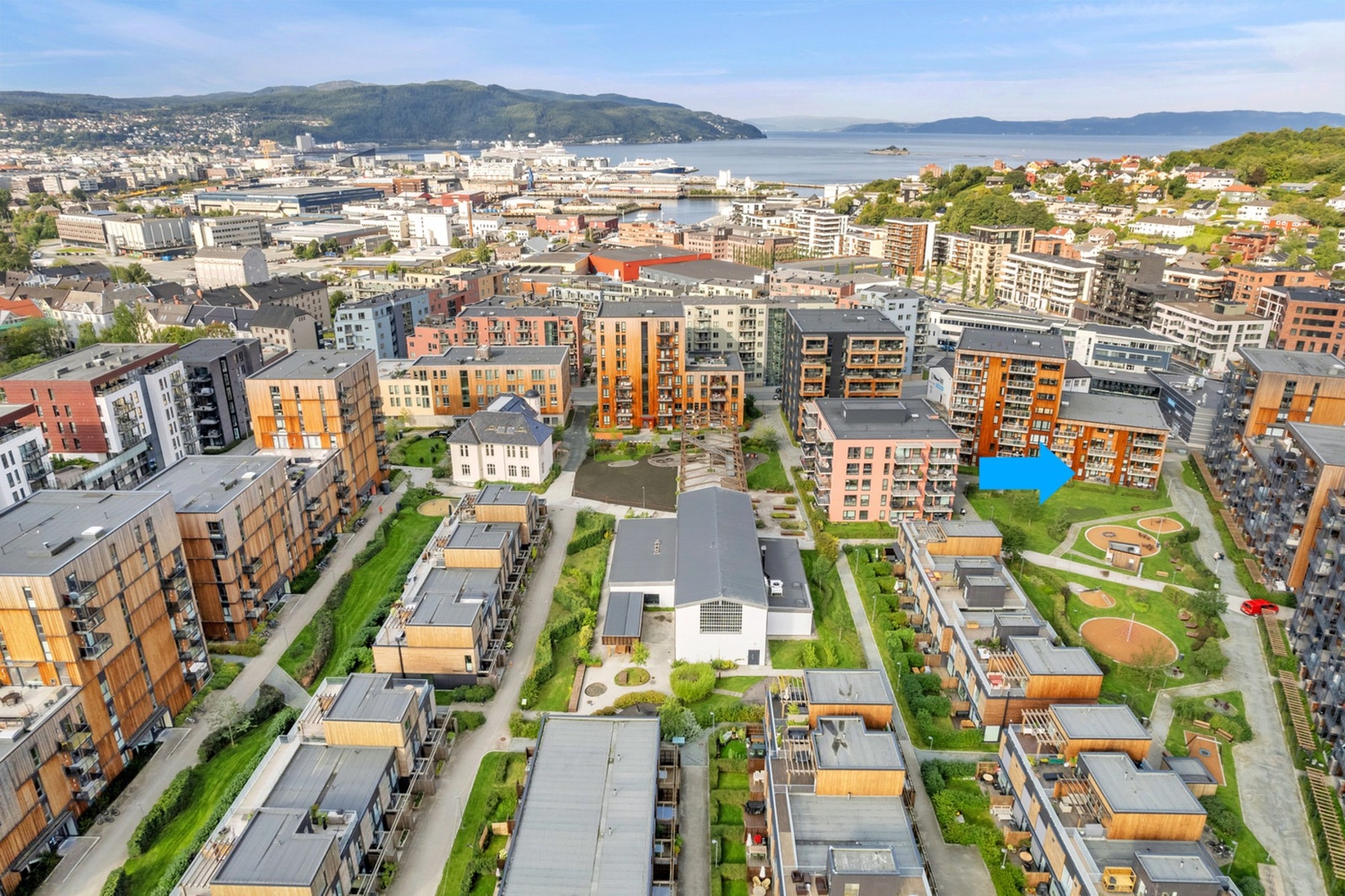 Lilleby har en fantastisk beliggenhet midt mellom Trondheim sentrum og den attraktive bydelen Lade. Her vil man bo svært sentralt med gang og sykkelavstand til "alt" av servicetilbud. Galleribilde