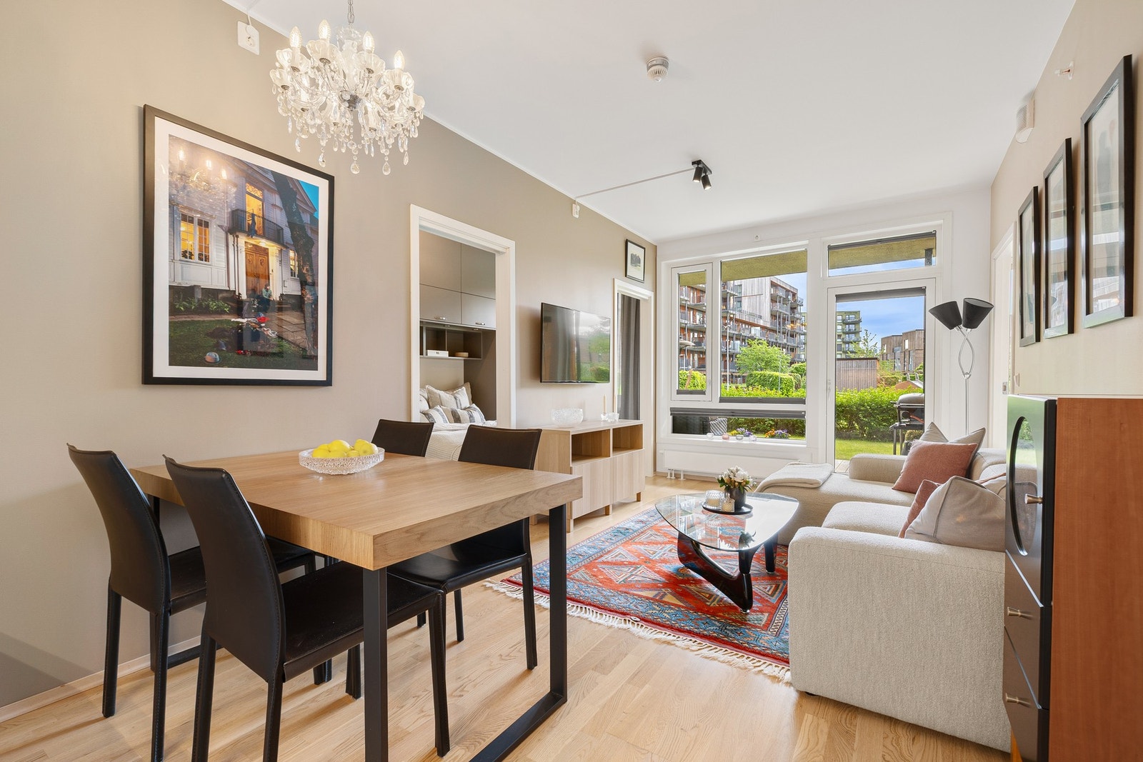EiendomsMegler 1 v/ Martin Nordmo har gleden av å presentere Ladeveien 21 - En moderne 3-roms selveierleilighet med fast parkeringsplass og attraktiv beliggenhet på Lilleby! Foto: Julian Nonstad. Galleribilde