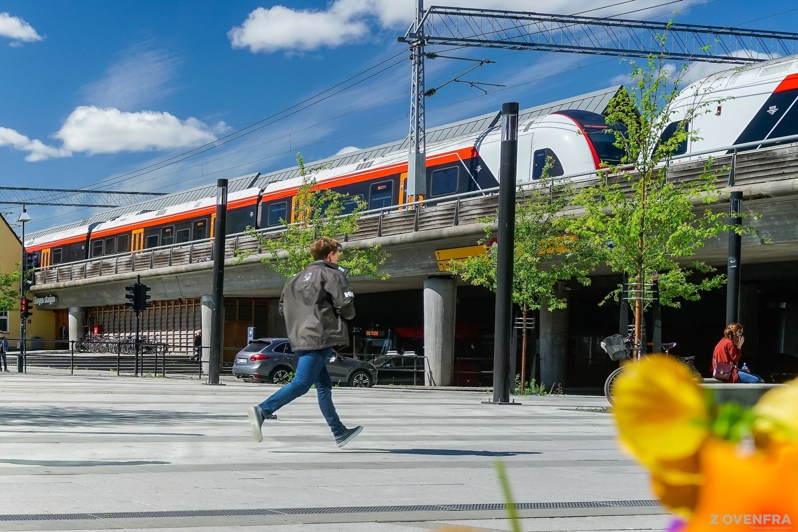 I Hyllveien bor du skjermet fra støy og trafikk samtidig som du har kollektivtilbud, dagligvareforretninger og kaféer i gangavstand fra boligen Galleribilde