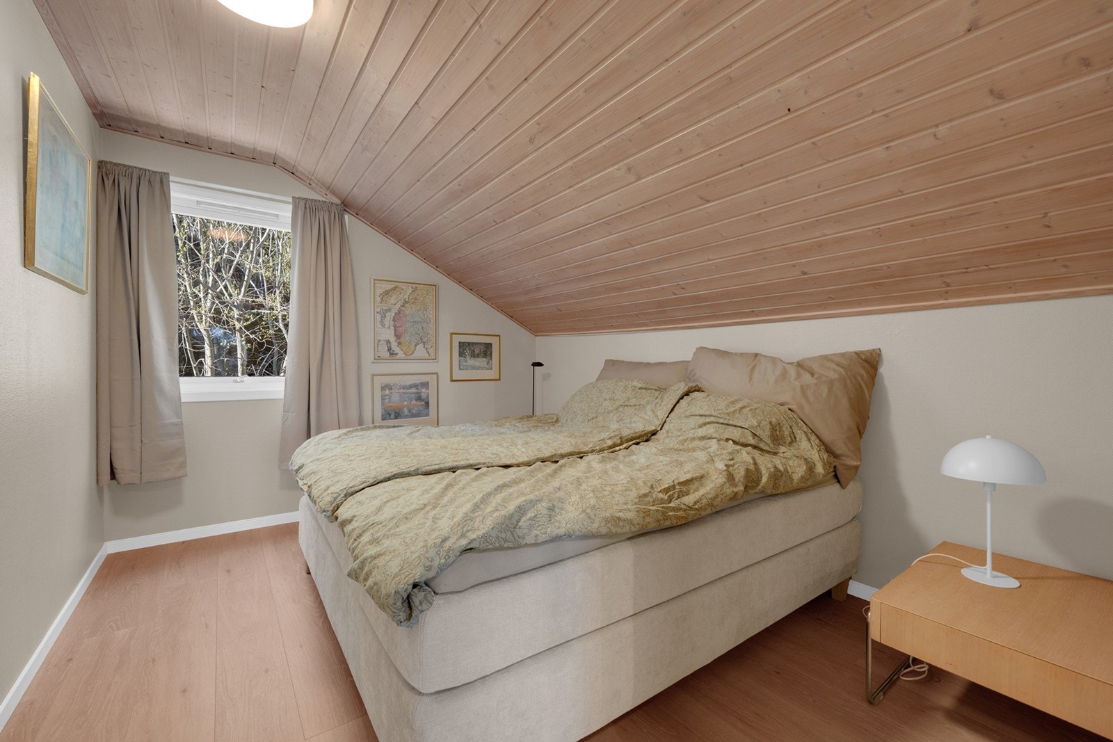 Rom som i dag er innredet som soverom. Galleribilde