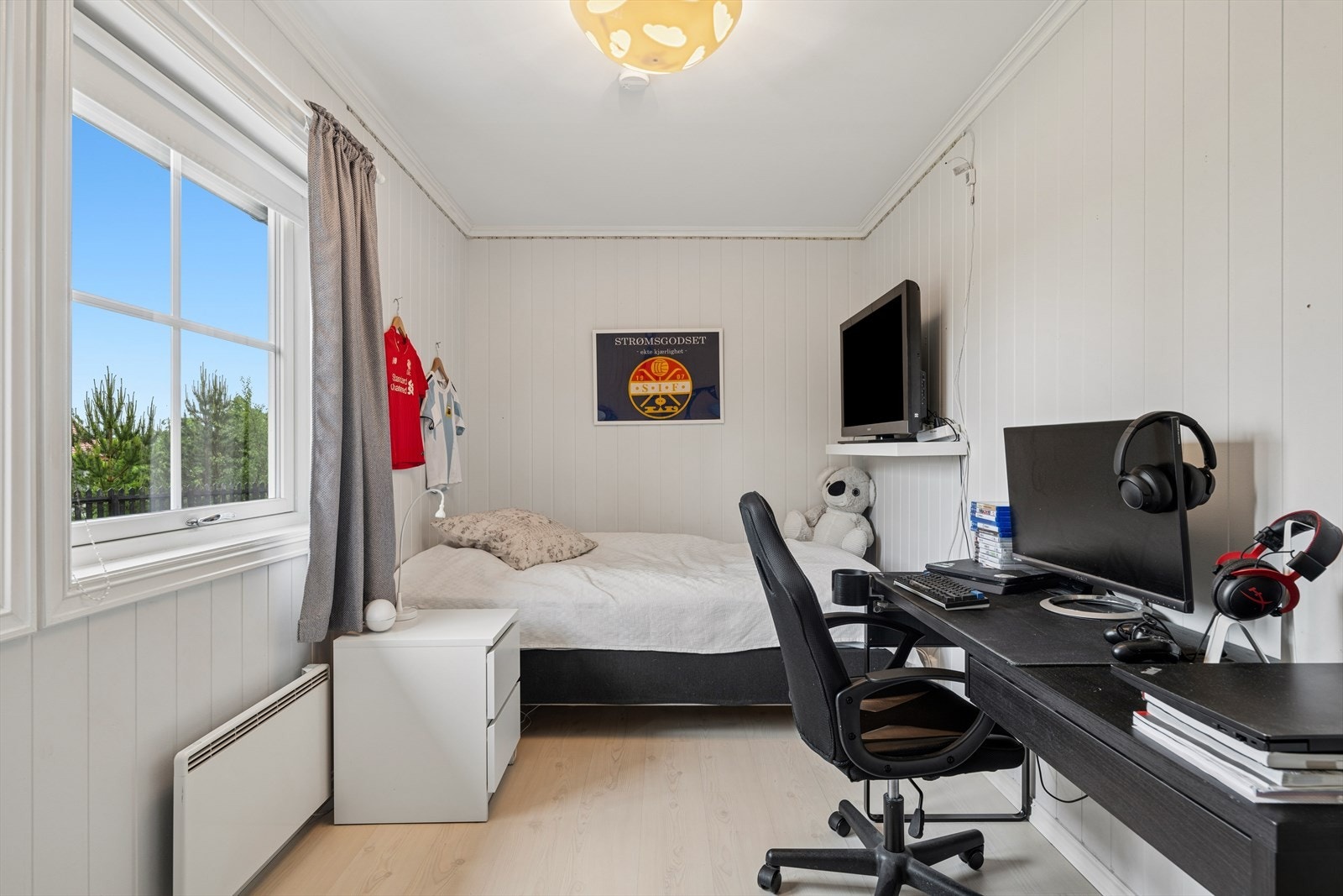 Rommene har lyse overflater og gode møbleringsmuligheter - soverom 3. Galleribilde
