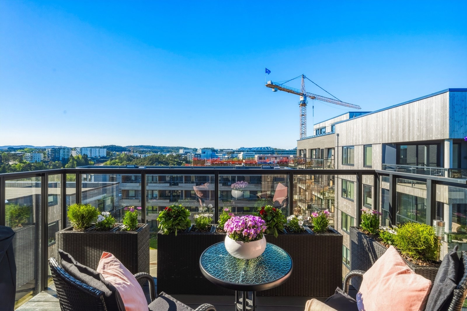 Aktiv Eiendomsmegling v/Ola Øverland har gleden av å presentere Sandsliåsen 57F. Foto Quinn (Petter Tran). Galleribilde