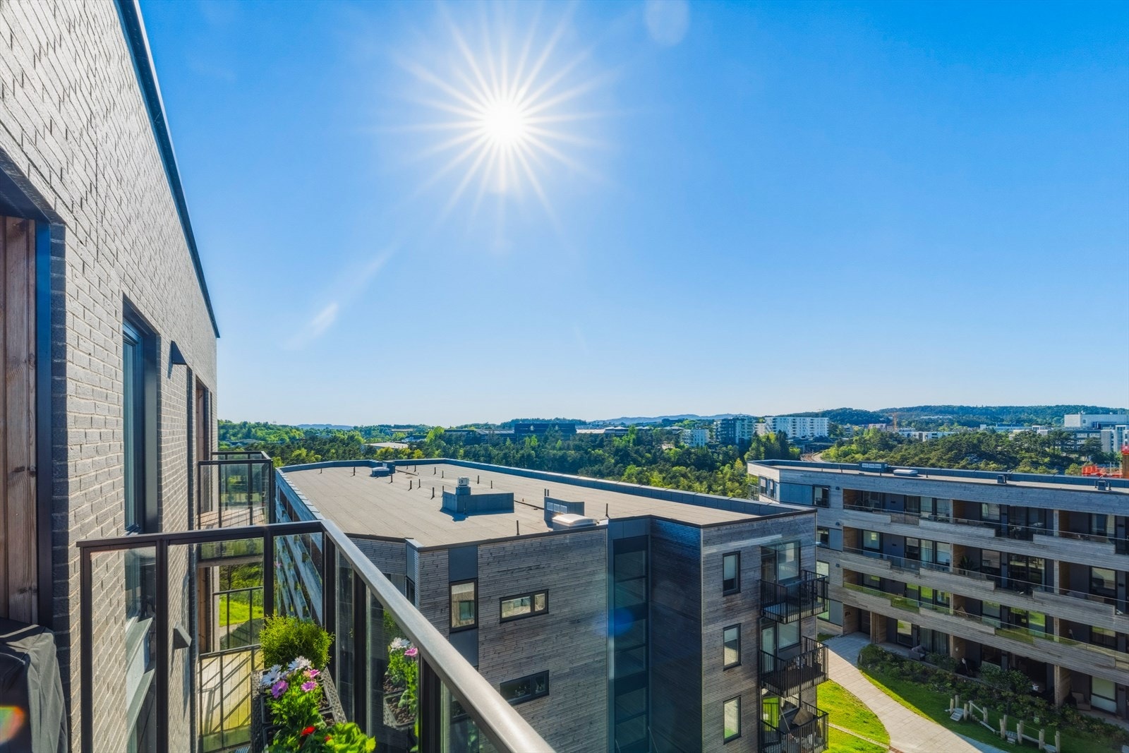 Perfekt for morgenkaffen, avslappende ettermiddager og sommerkvelder. Galleribilde