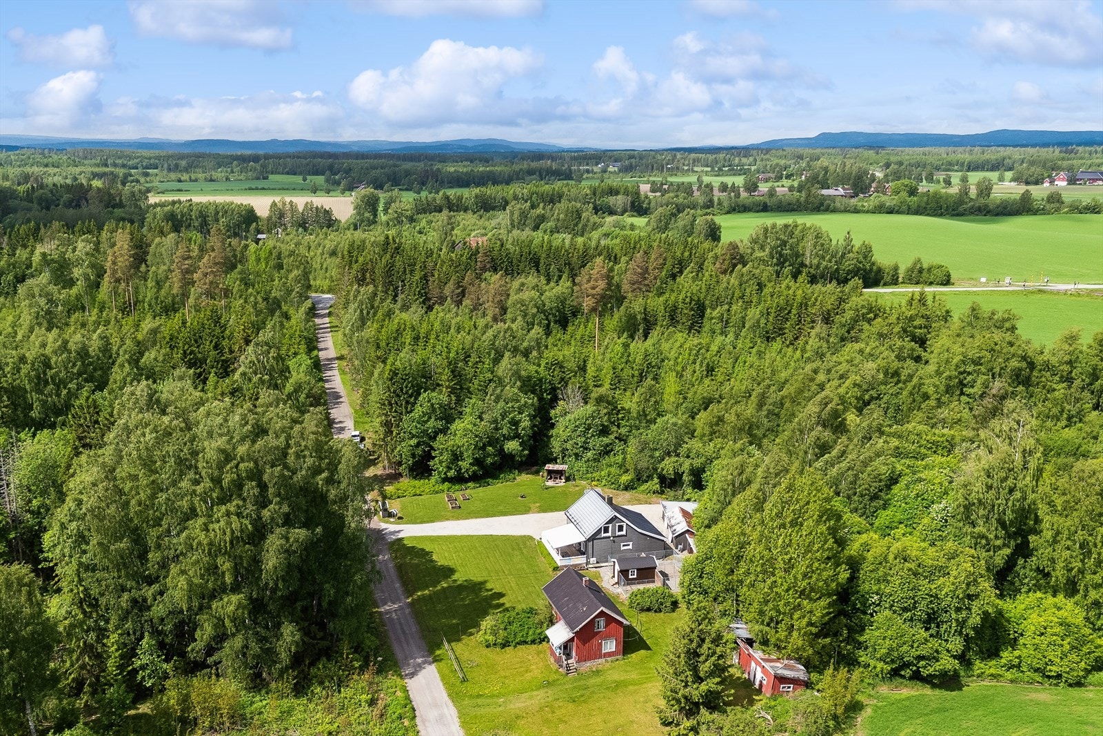 Her bor du i fredelige og landlige omgivelser med naturen som nærmeste nabo. Galleribilde