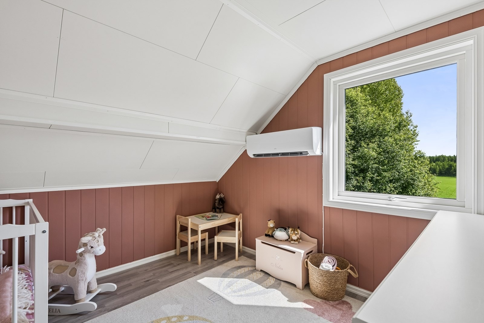 Det andre soverommet i andrertasje er utstyrt med egen varmepumpe. Galleribilde