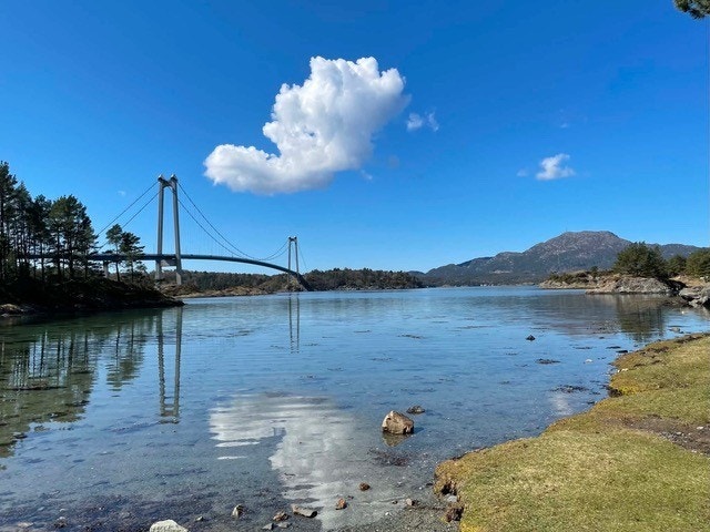 Kort avstand frå Mosterhamn og til bru i retning Stord Galleribilde