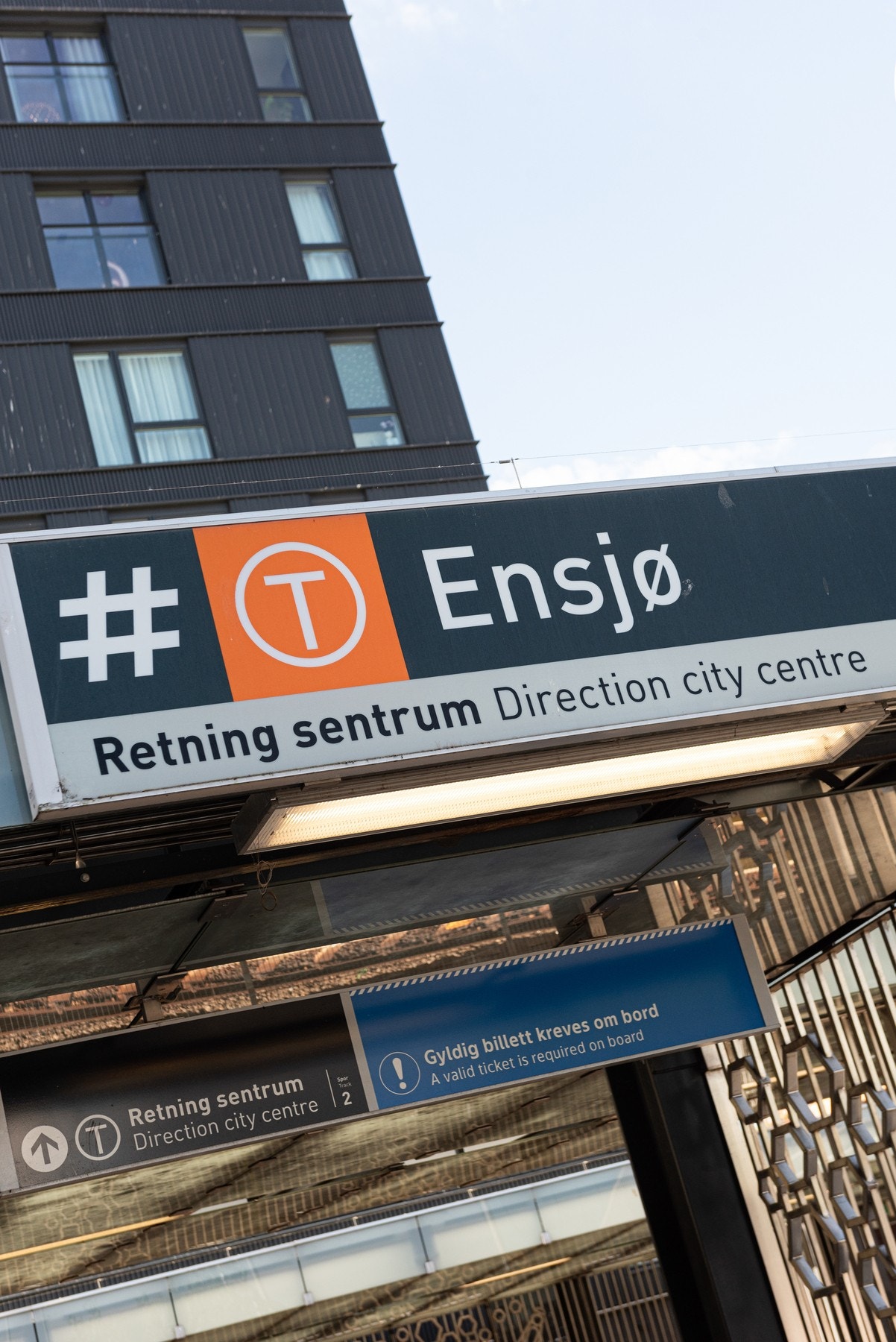 Ensjø T-banestasjon ligger i kort gangavstand og tar deg raskt til Oslo sentrum. Galleribilde