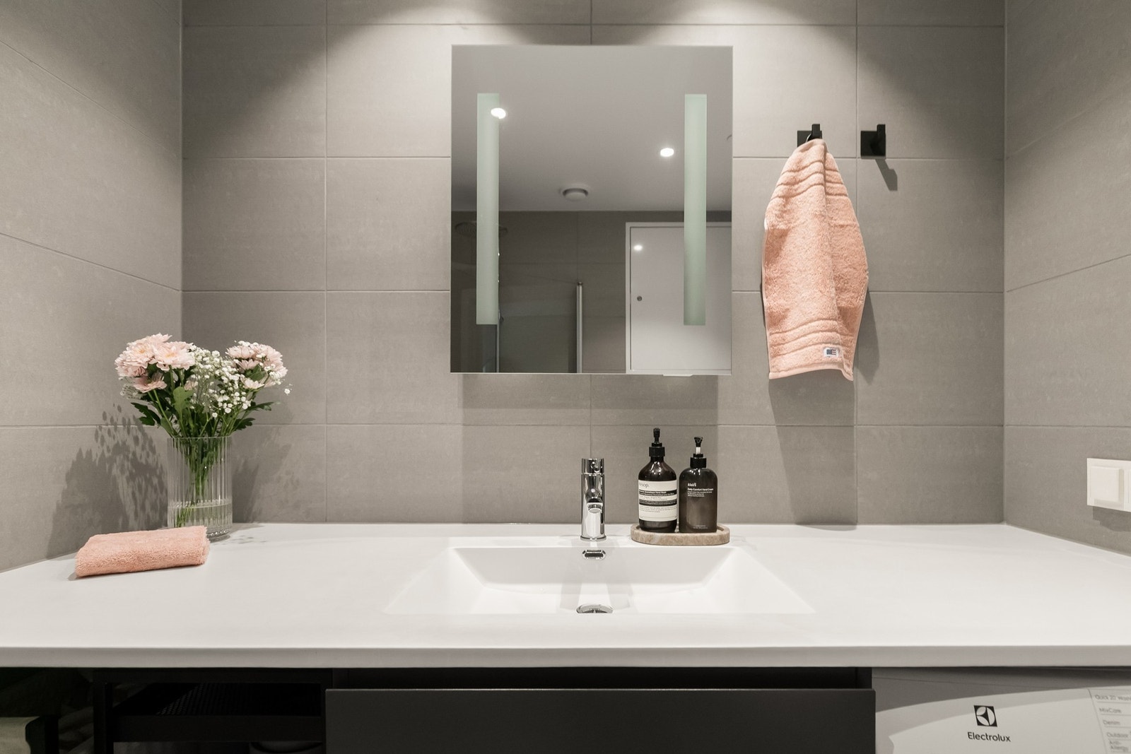 Badet har opplegg for vaskemaskin. Galleribilde