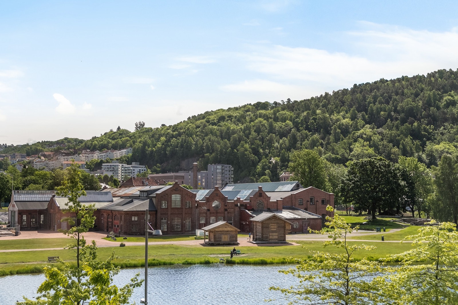 Utsikten fra soverommet mot Middelalderparken. Galleribilde