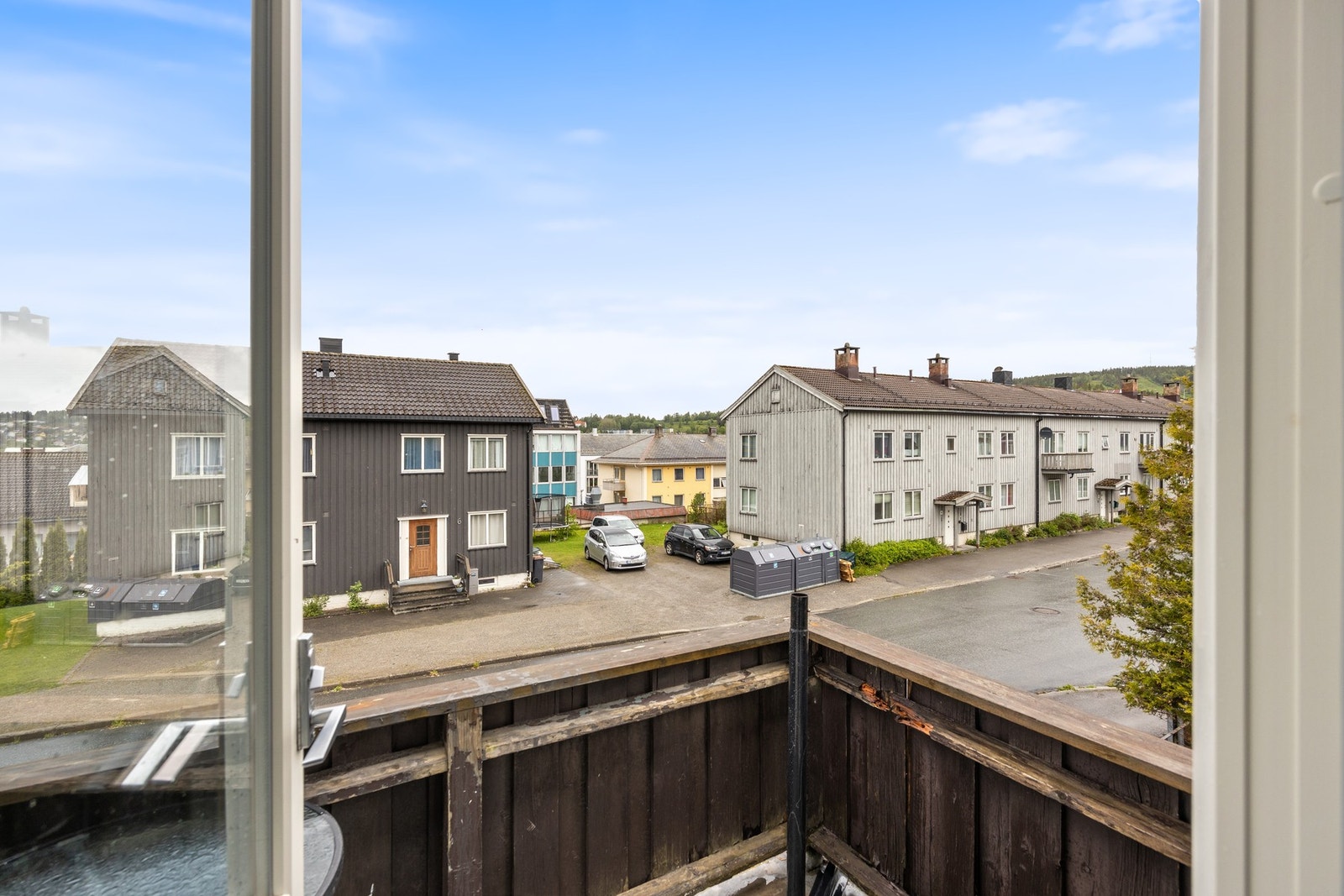Fra hovedsoverom er det dør ut til balkong på 2 kvm. Galleribilde