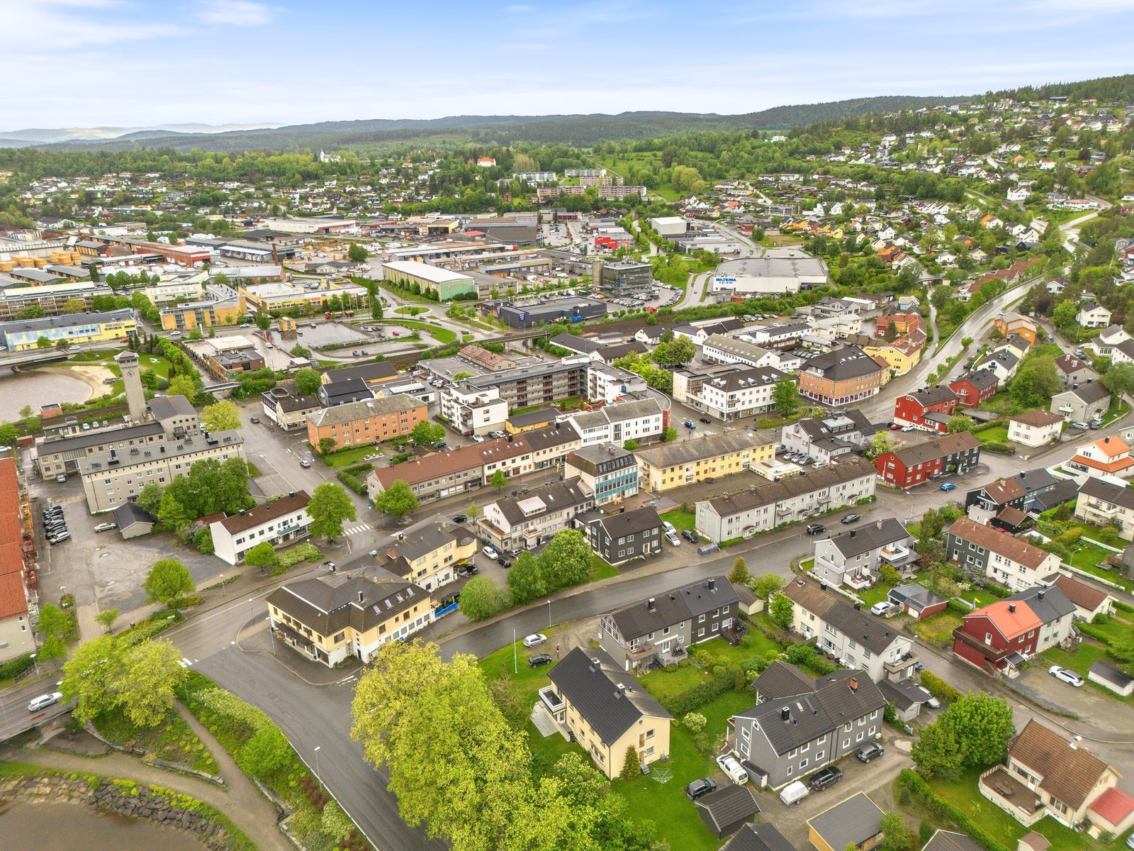 Det er også kort avstand til barnehage, skole, videregående skole og Nord Universitet Galleribilde