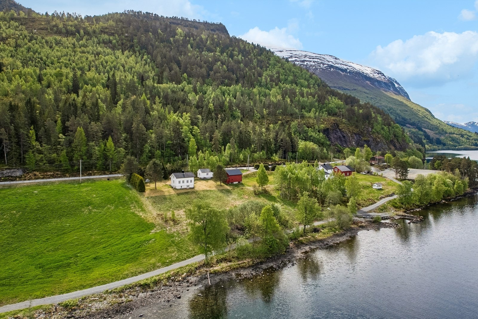 Ta med deg familien og opplev denne spennande eigedommen. Hugs påmelding til visning! Galleribilde