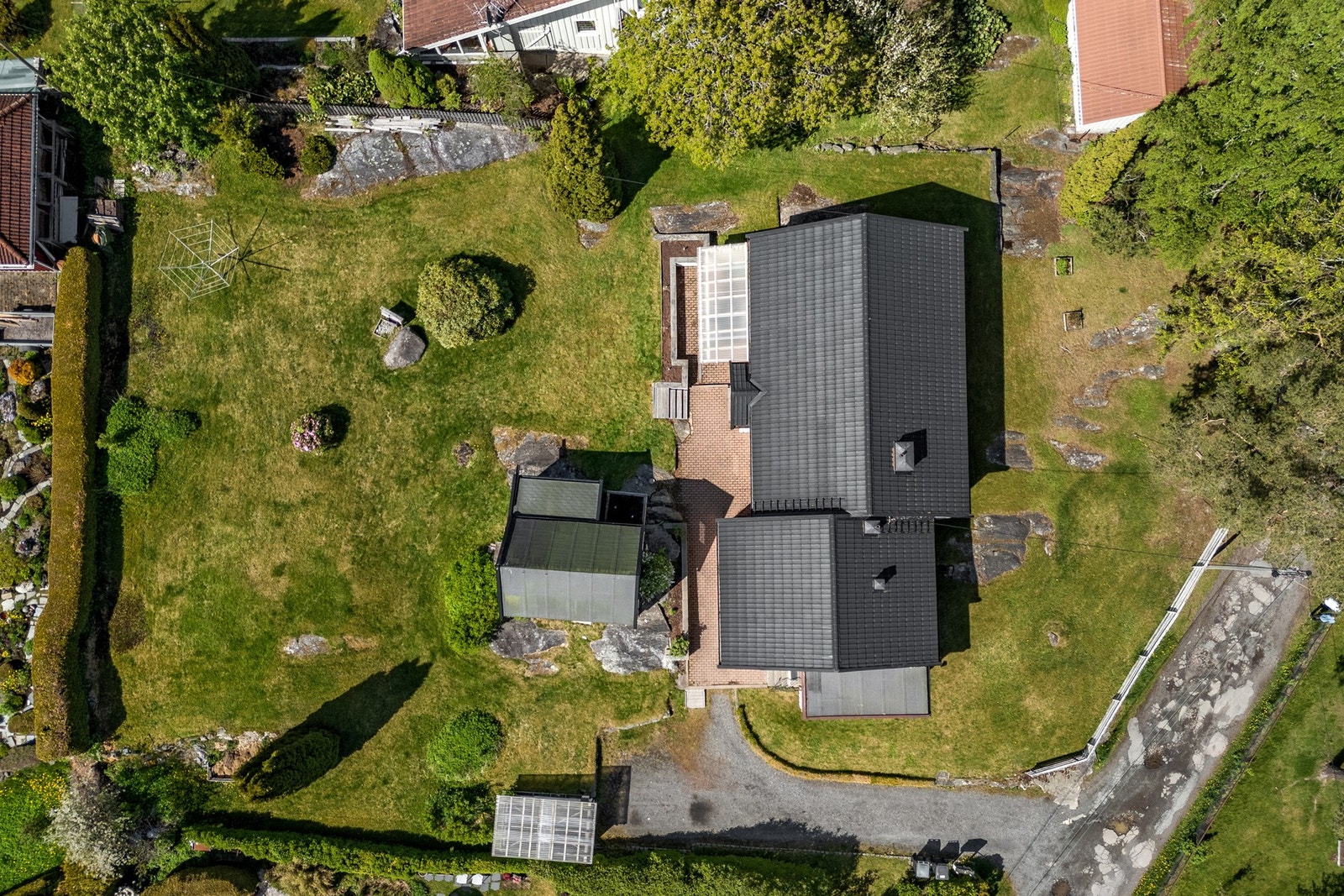 Oversikt over denne og naboeiendommen Galleribilde