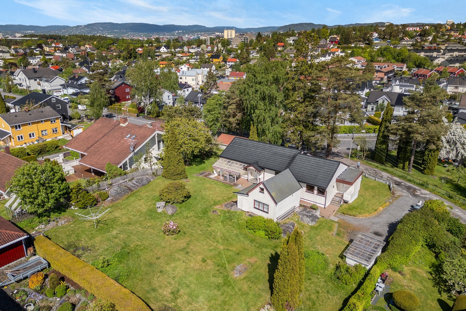 Boligen er sentralt plassert på Ulsrud, et veletablert område Galleribilde