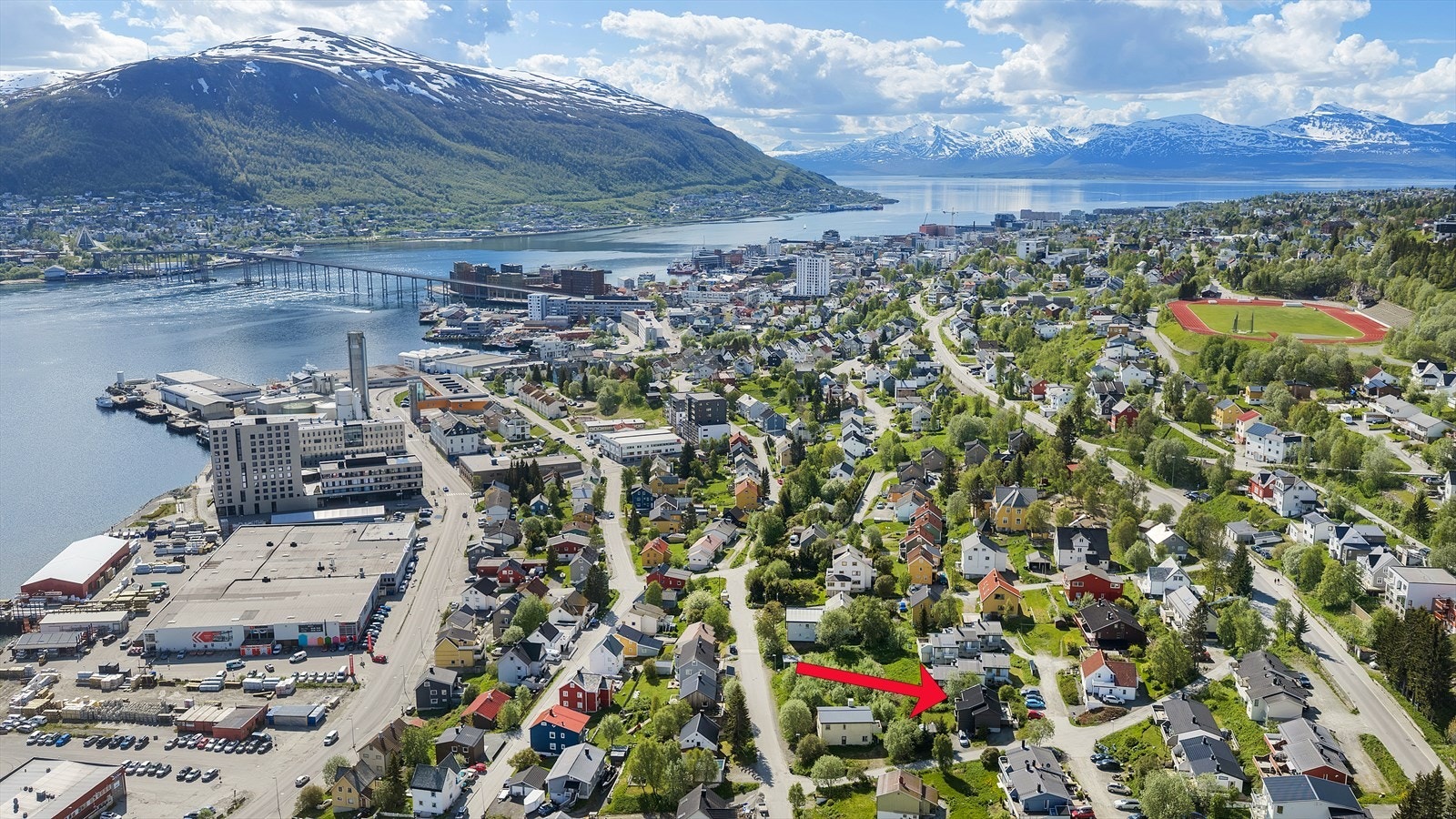 Gangavstand til butikker, treningssenter, bruhode, sentrum og Valhalla Galleribilde