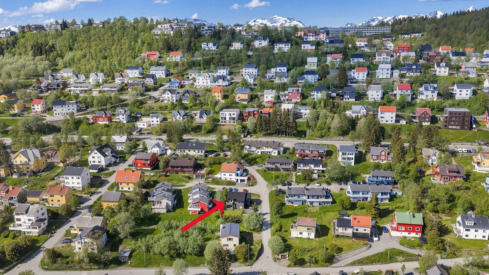 Svært gode bussforbindelser fra Dramsvegen og kort veg til flotte turområder samt lysløypa Galleribilde