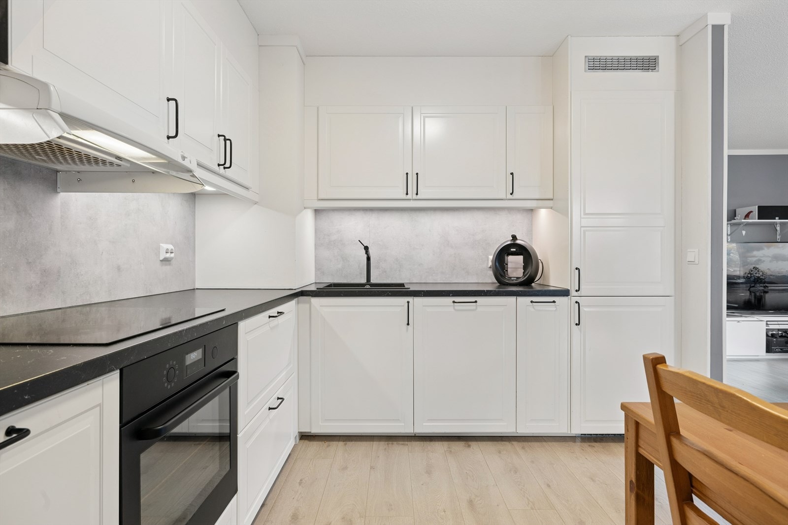Kjøkkenet er fra ikea, og bærer preg av god standard. Galleribilde