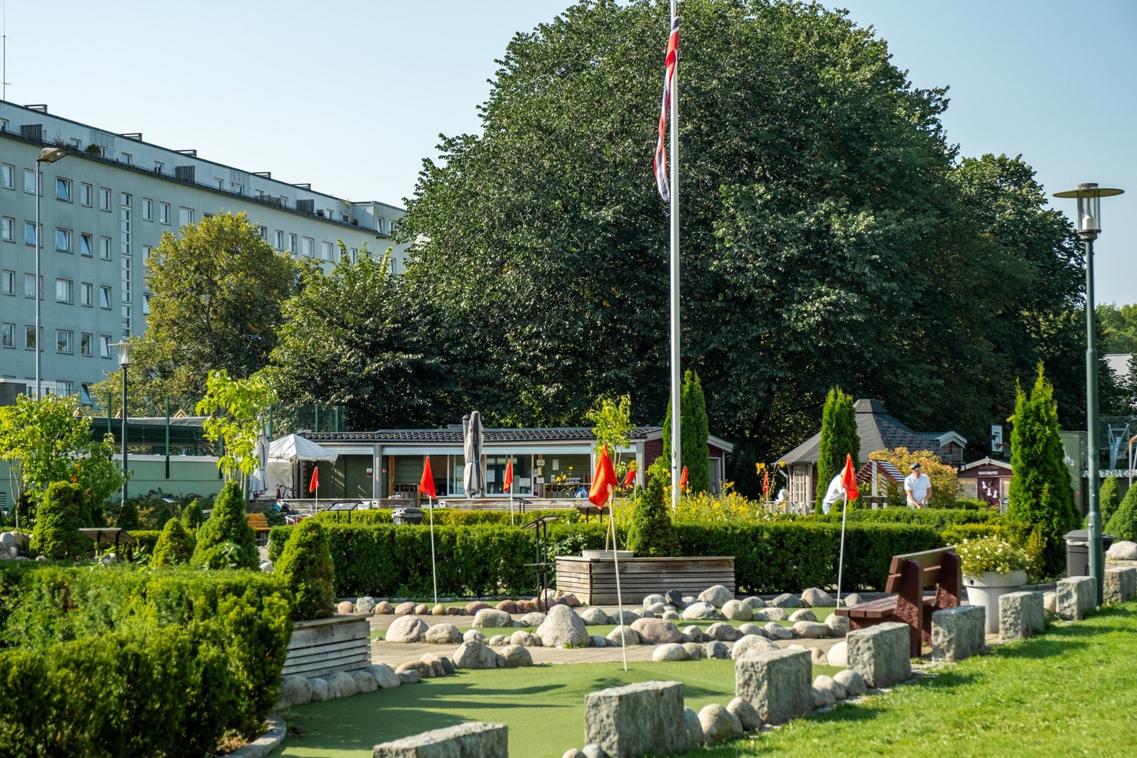 Er du glad i minigolf, finner du Marienlyst Minigolfpark rett ved. Galleribilde