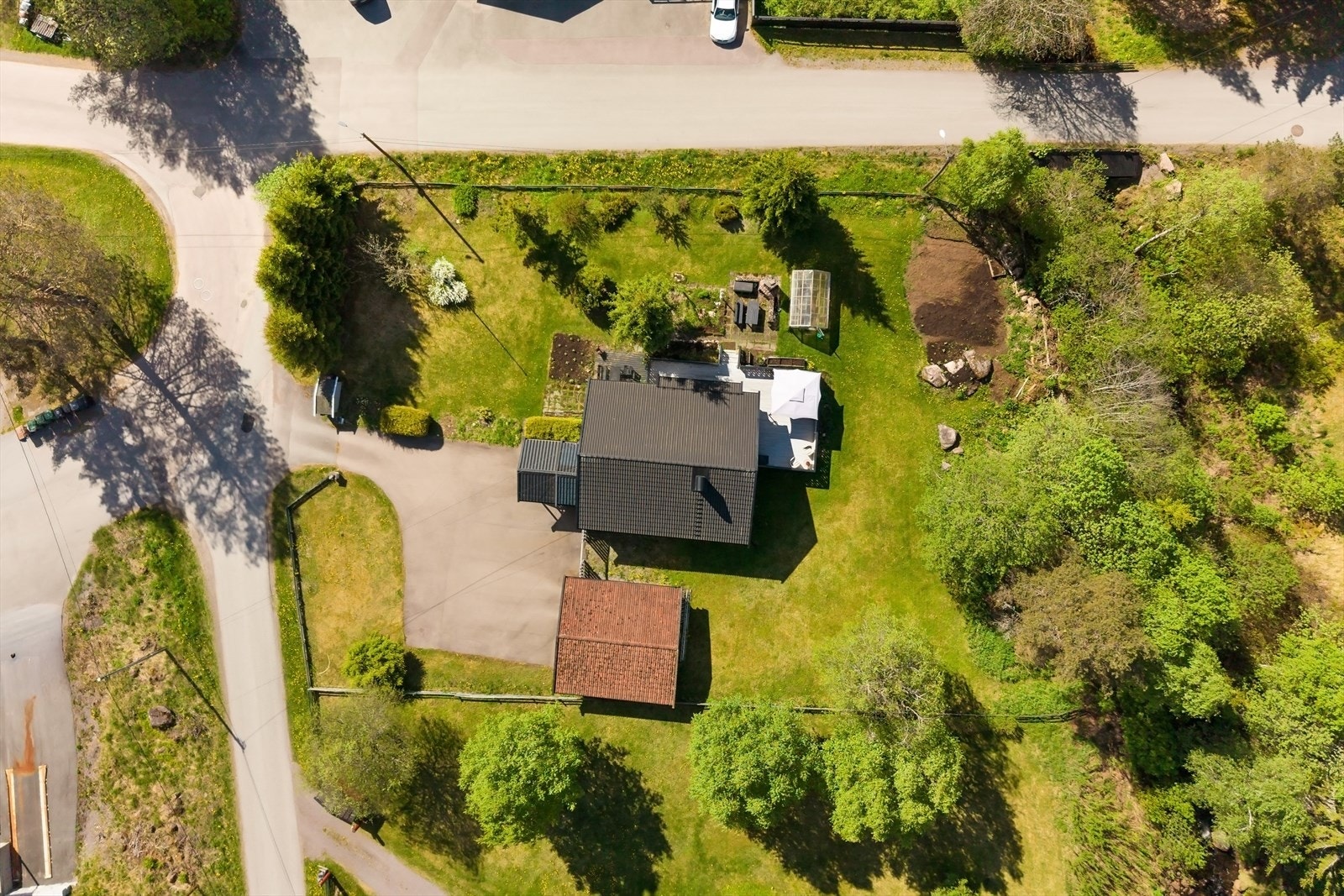 Dronebilde av eiendommen. Galleribilde