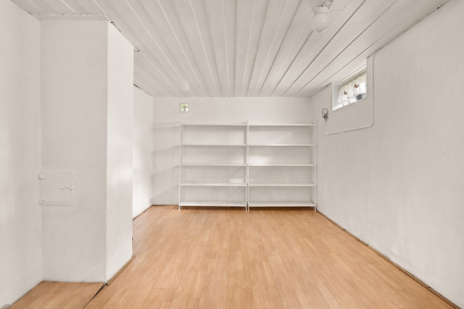 Bod i kjeller. Galleribilde