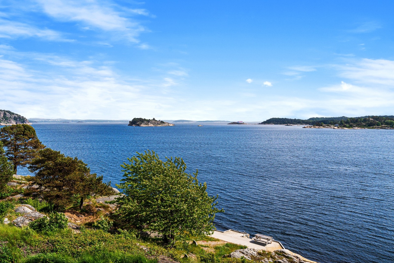 Felles badebrygge på friområde like nedenfor eiendommen Galleribilde