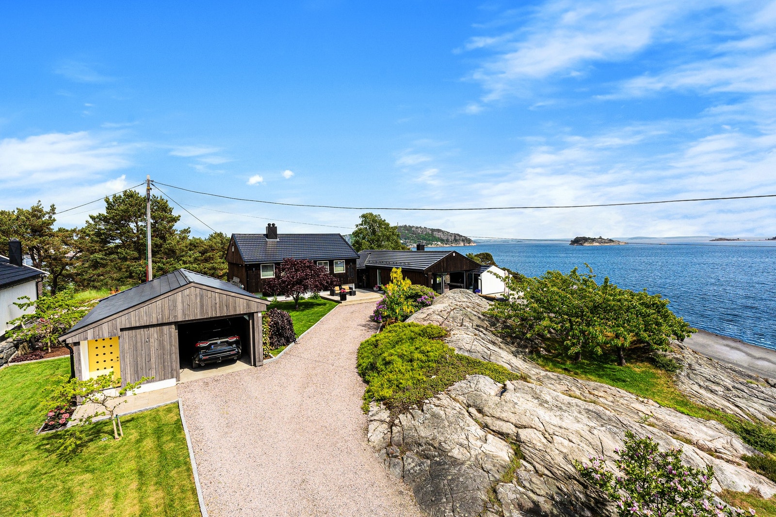 Carport med bod og god parkering i egen innkjørsel Galleribilde