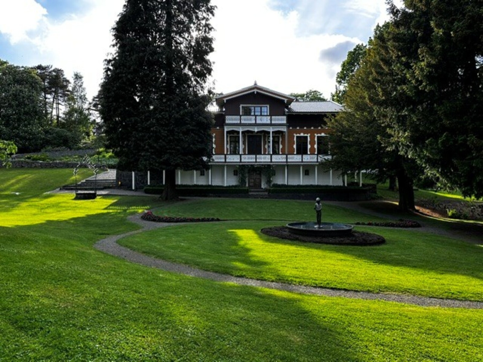 Myren Gård i nærheten med parkanlegg, turområder og selskaslokaler - privat foto Galleribilde
