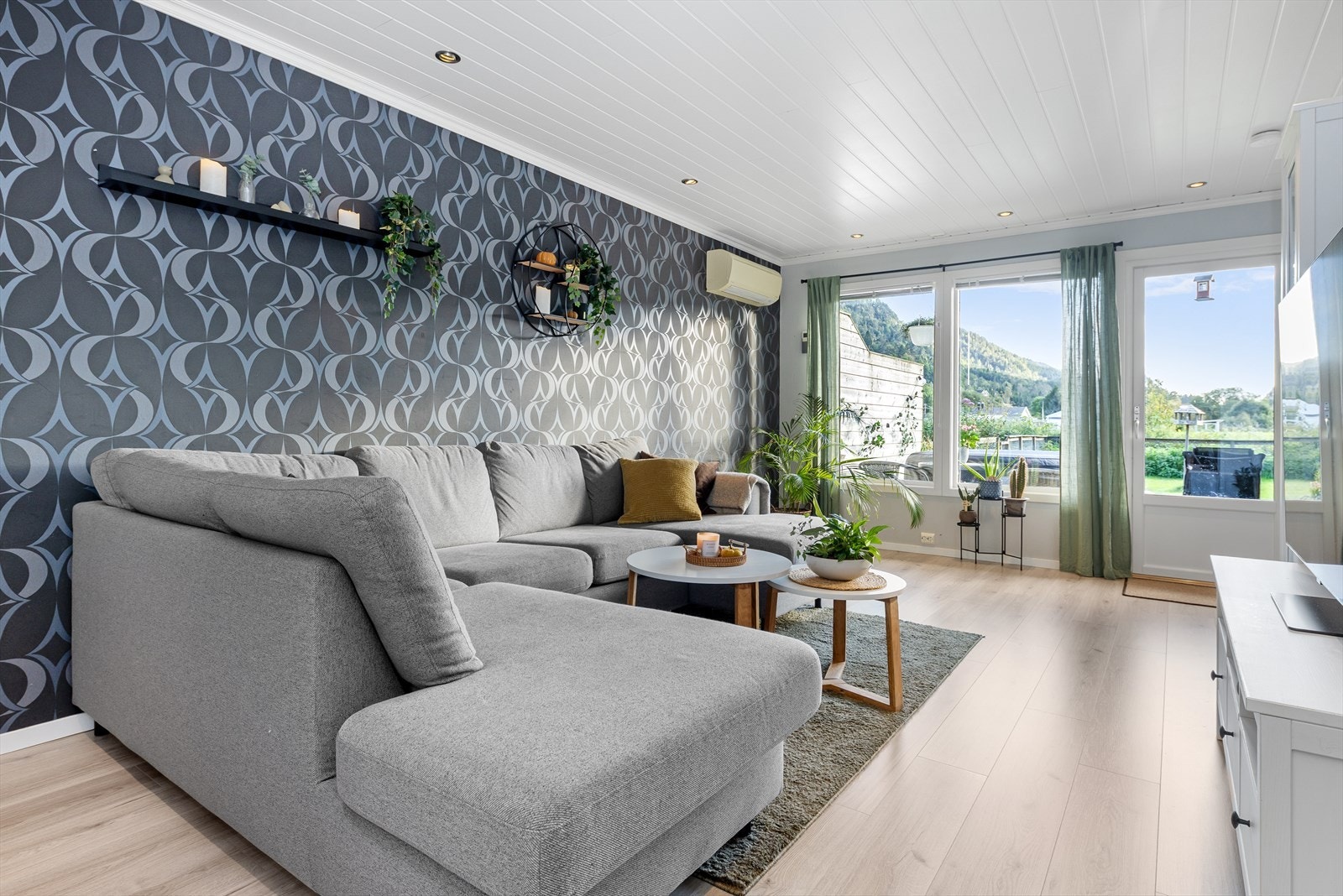 Marius Kjørkleiv ønsker velkommen til Vemestad. Foto: Mirakel Foto. Galleribilde