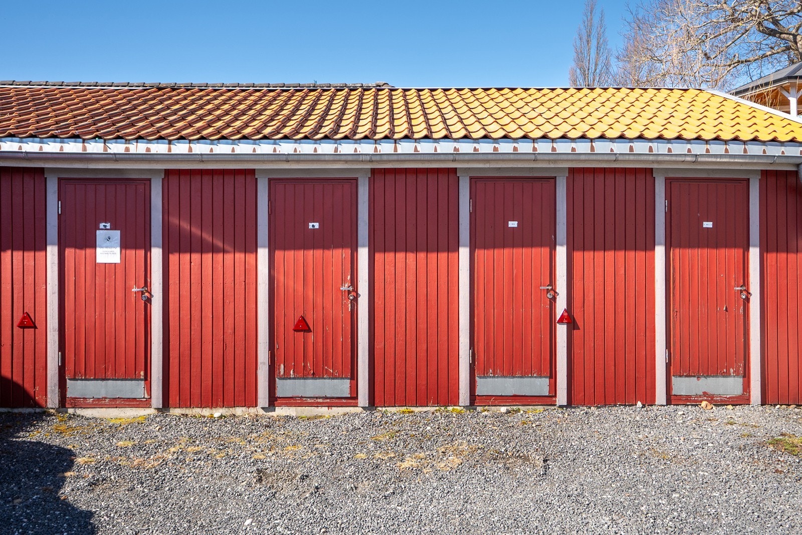 I tillegg til innebod medfølger det en utvendig bod på ca. 4 kvm ved gårdsplass. Galleribilde