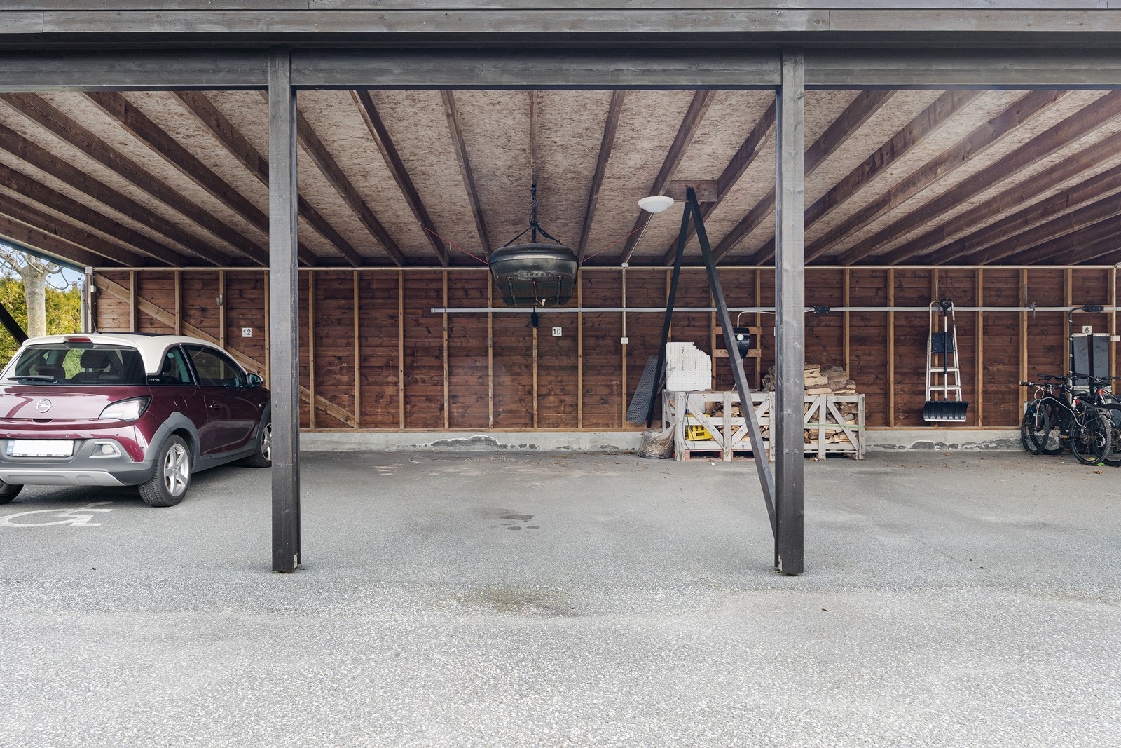 1 stk parkeringsplass i felles carportanlegg. Galleribilde