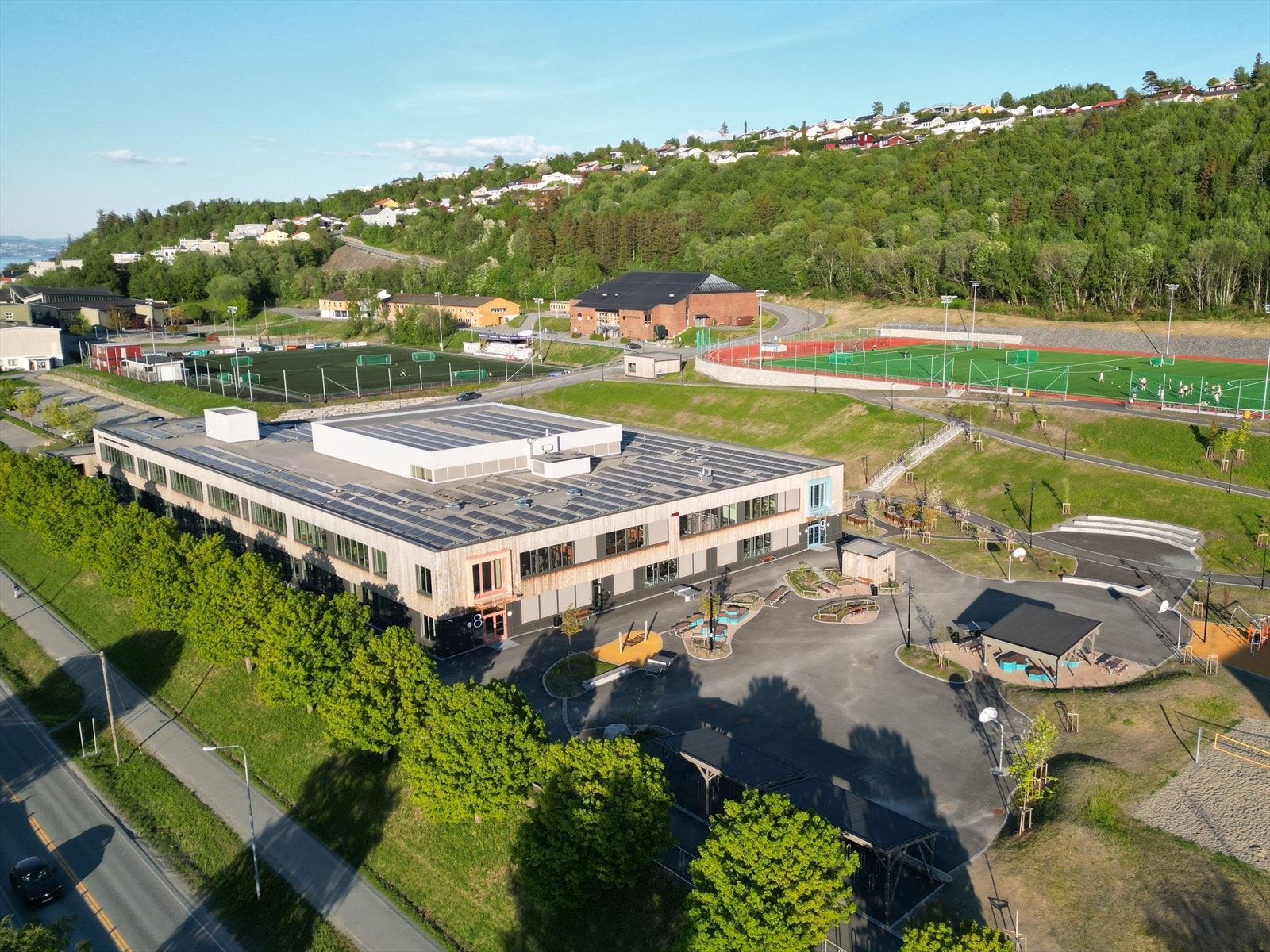 Nærområdet: Vikhammer ungdomsskole og Malvik VGS ligger også kort veg fra boligen. Galleribilde
