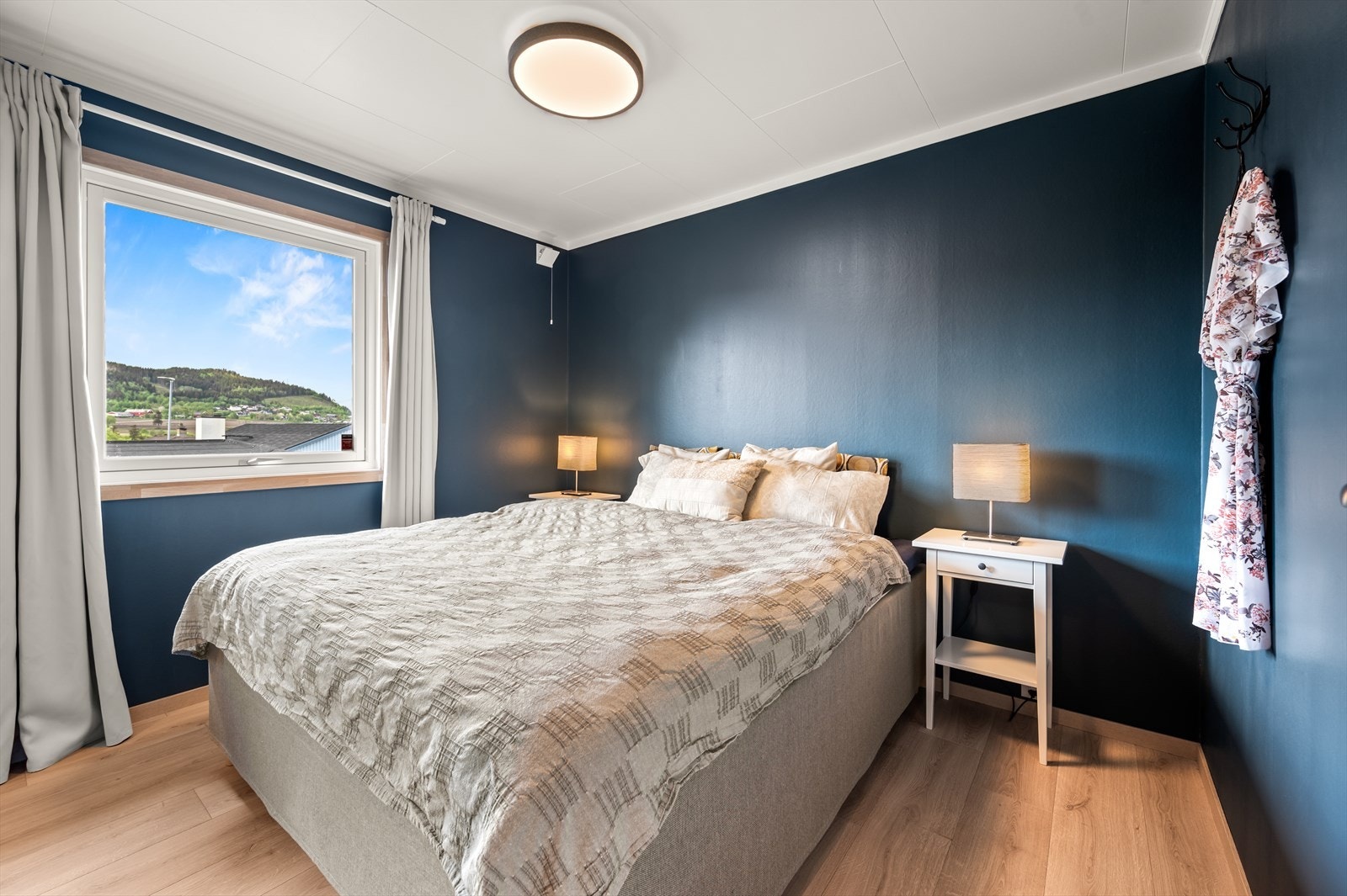 Soverom på 9,2m² med god plass til ønsket sengestørrelse Galleribilde