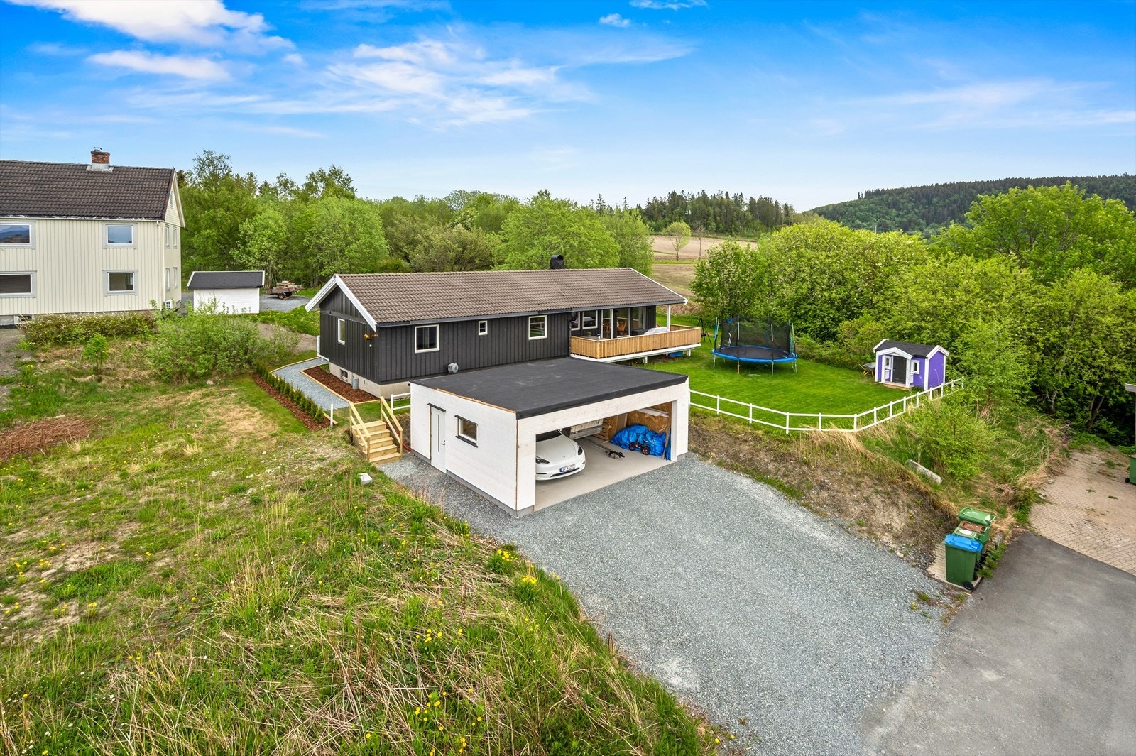 Dalsvingen 5 ligger i et populært boområde på Vikhammeråsen, med barnevennlige omgivelser. Se salgsoppgave for info om garasje. Galleribilde