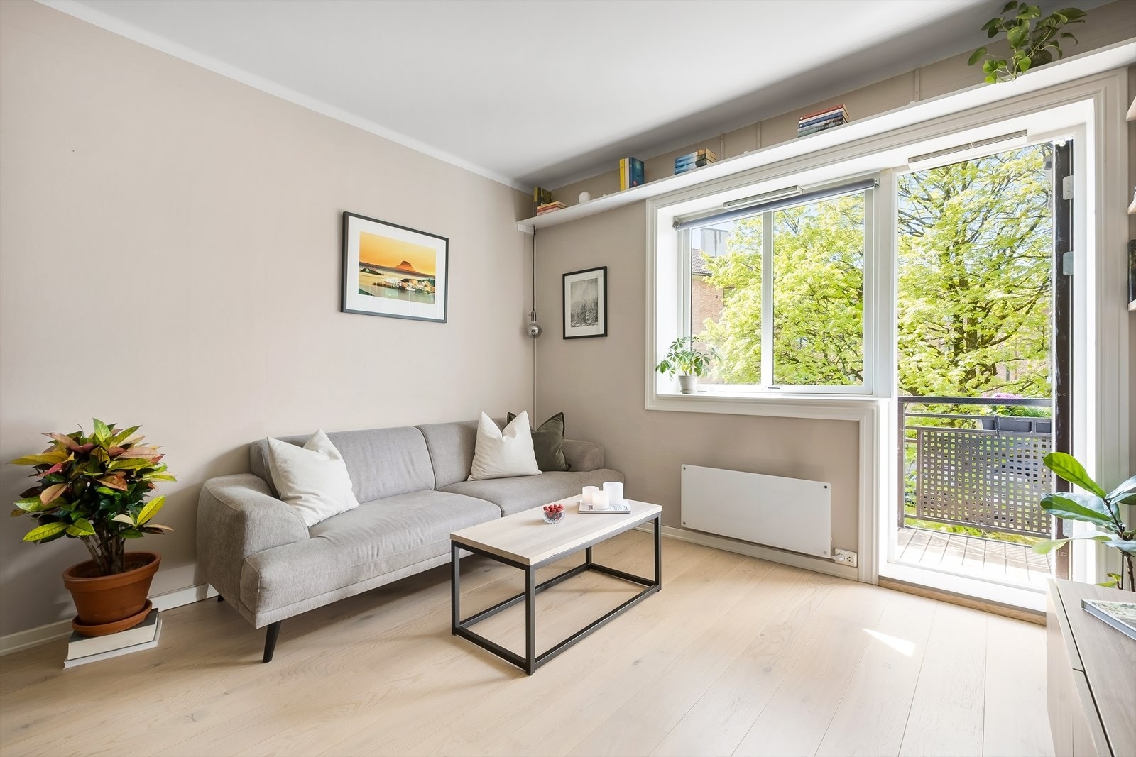 Her er det god plass til sofa, spisebord og øvrig møblement. Galleribilde