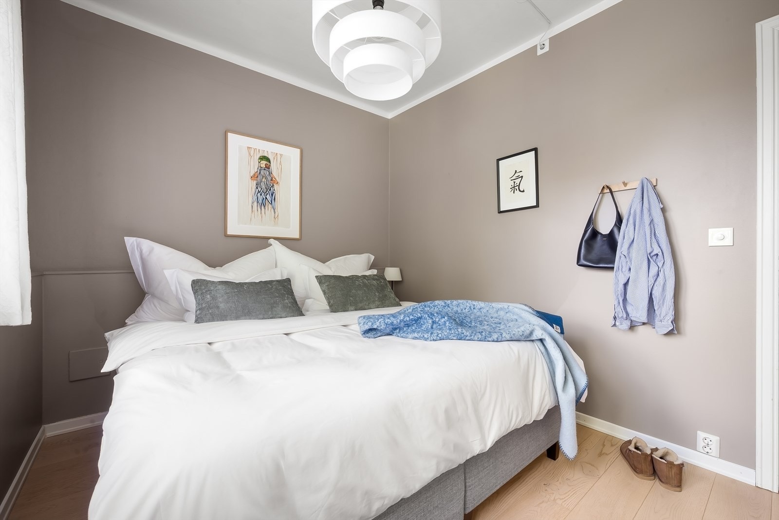 Hovedsoverommet har god plass til dobbeltseng. Galleribilde