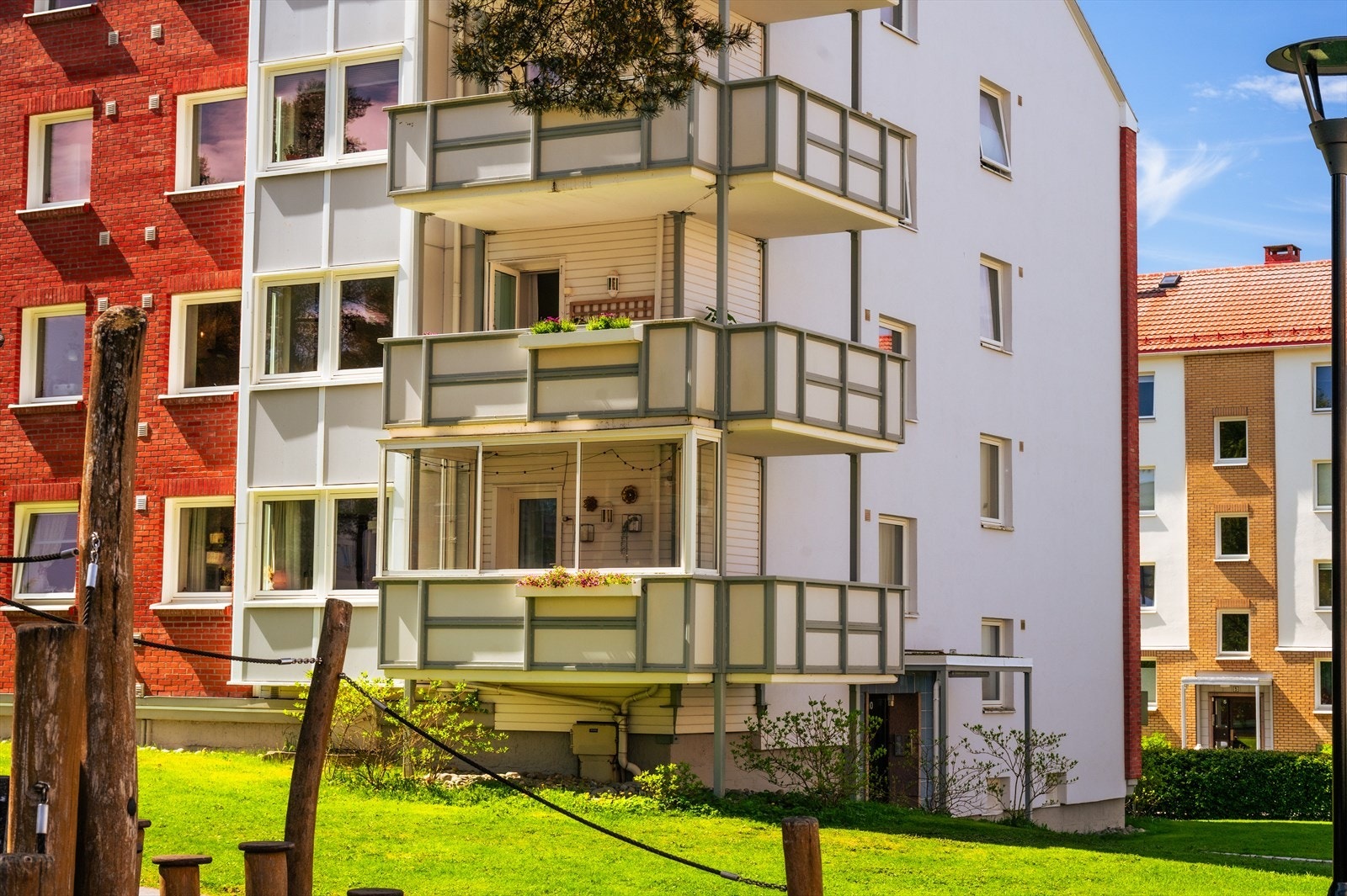 Fasade - leiligheten ligger i byggets 2. etasje. Galleribilde