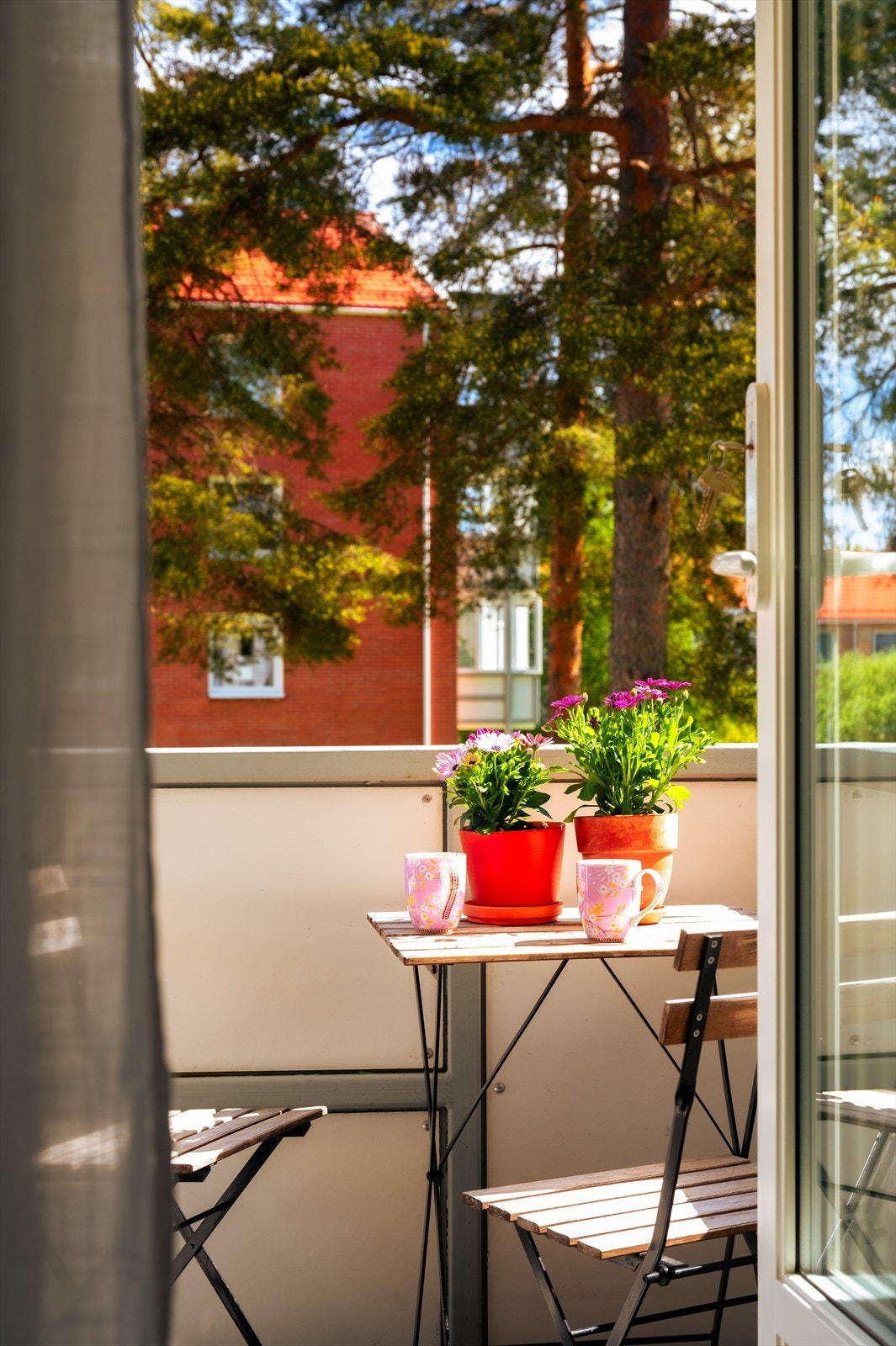 Det er også direkte utgang til en herlig balkong. Galleribilde
