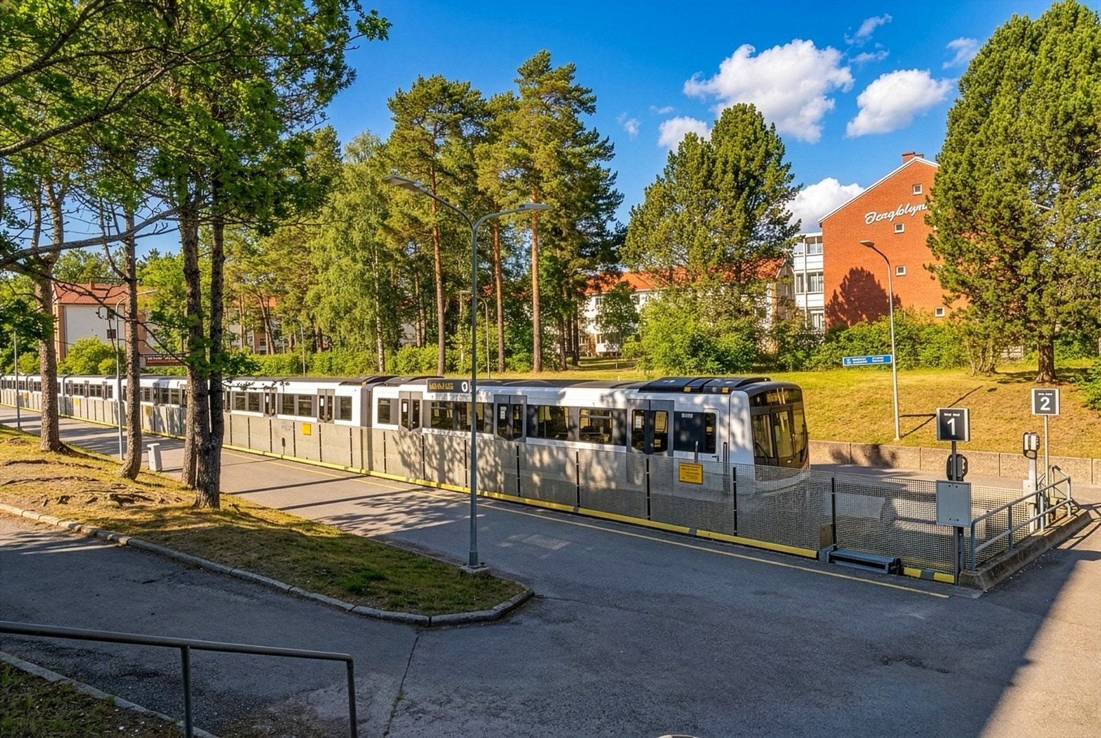 Fra Lambertseter har man også t-bane med hyppige avganger. Galleribilde