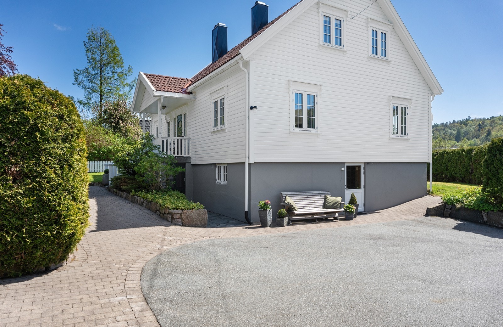 Inngang til underetasjen og grovinngang. Galleribilde