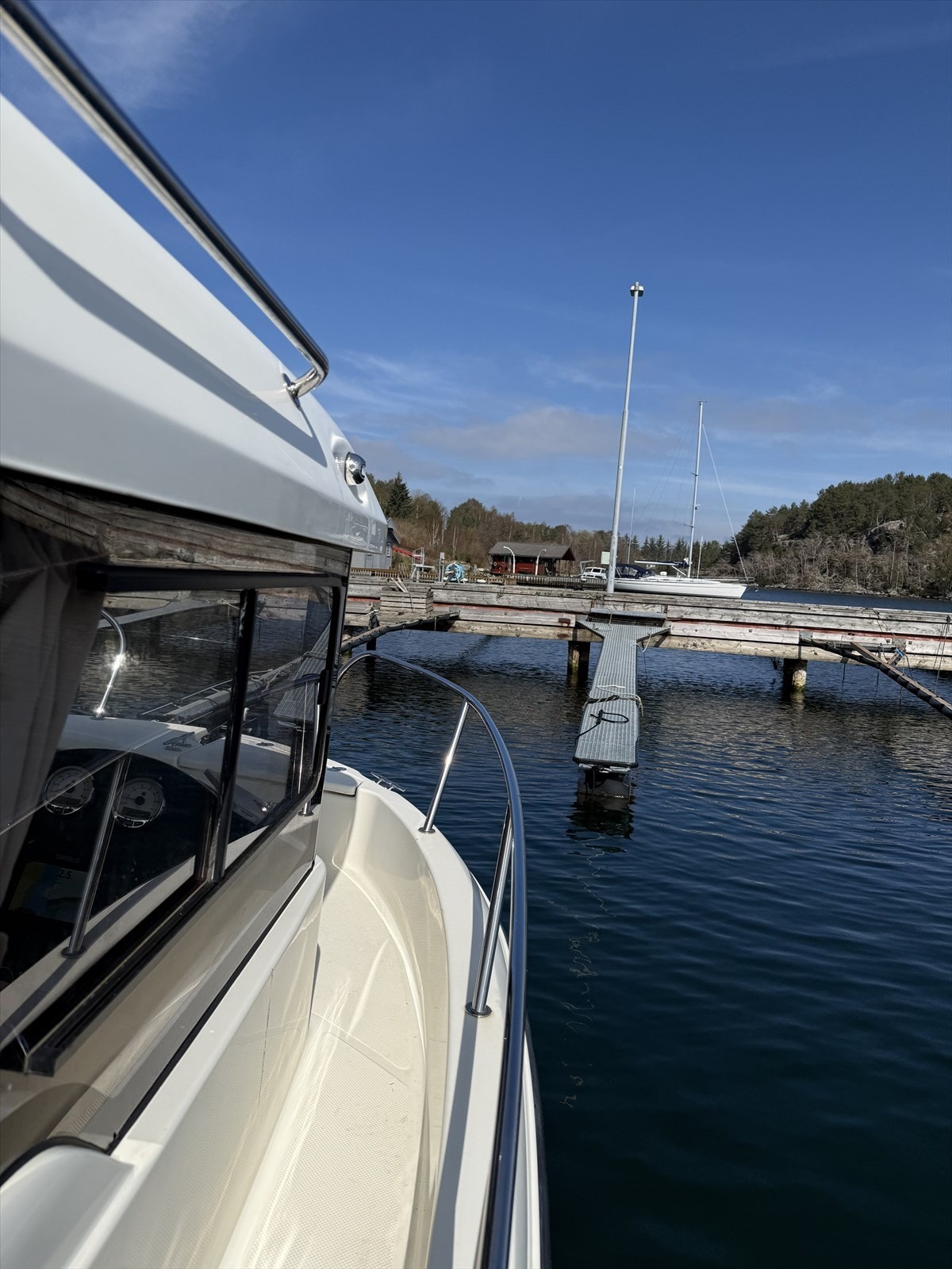 Egen båtplass - som ligger godt skjermet for vær og vind. Galleribilde