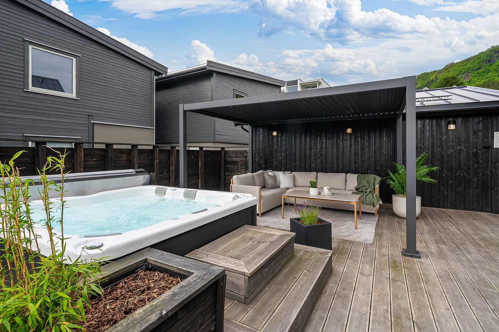 Jacuzzi av merket Viskan følger selvfølgelig med huset. Galleribilde