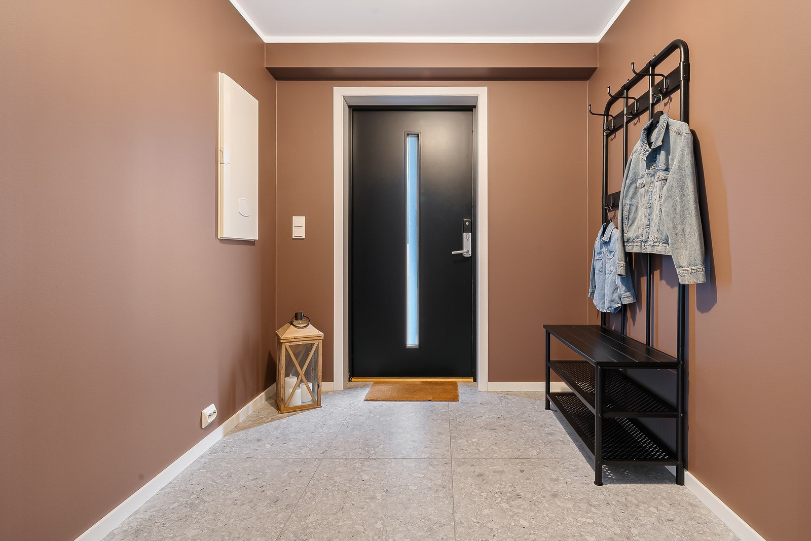 Velkommen inn til uteleidelen i underetasjen. Galleribilde