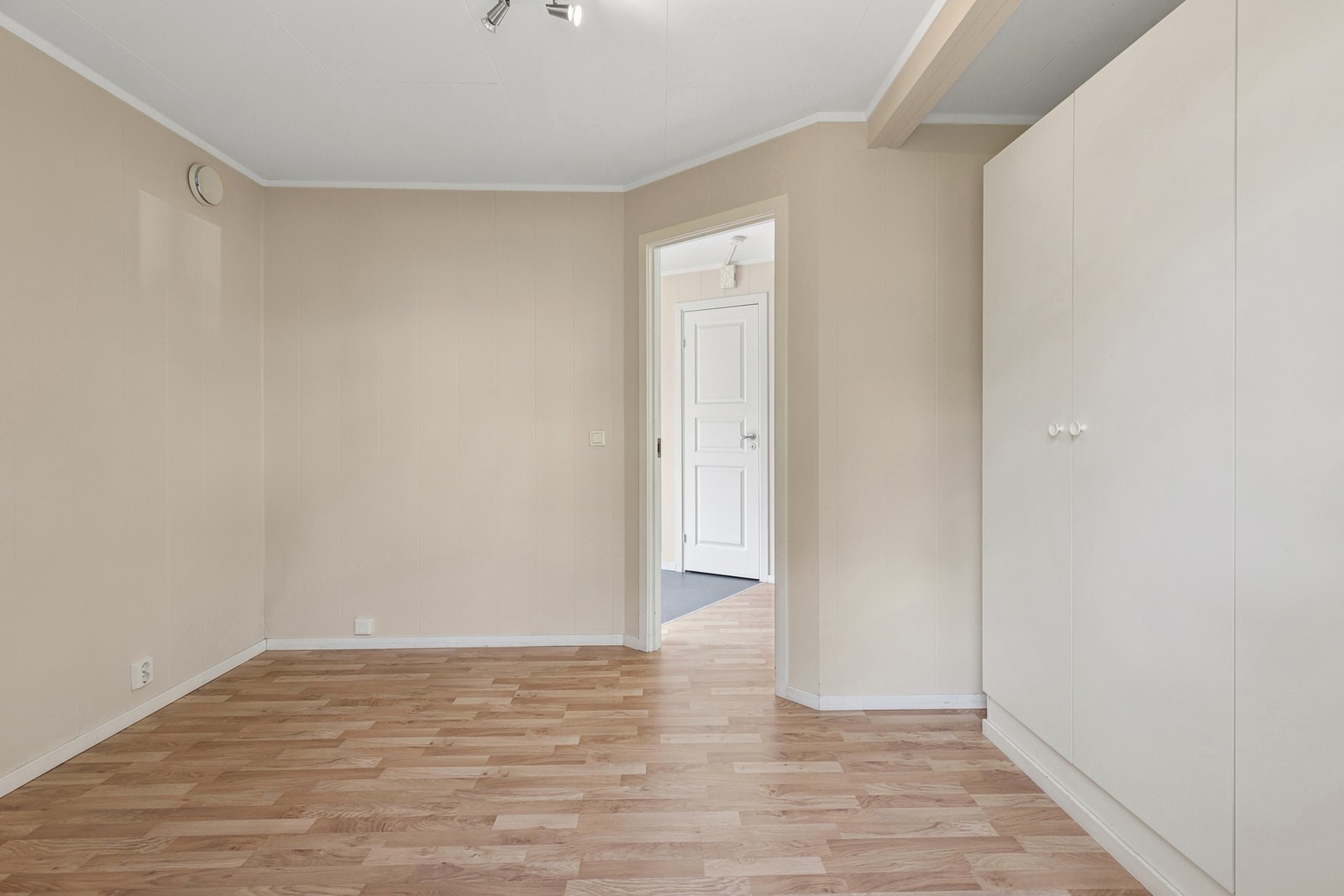 Med en praktisk utforming er soverommet enkelt å innrede etter egne behov og ønsker. Galleribilde