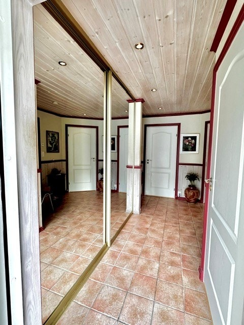 Entré med skyvedørsgarderobe. Selgers private bildet. Galleribilde
