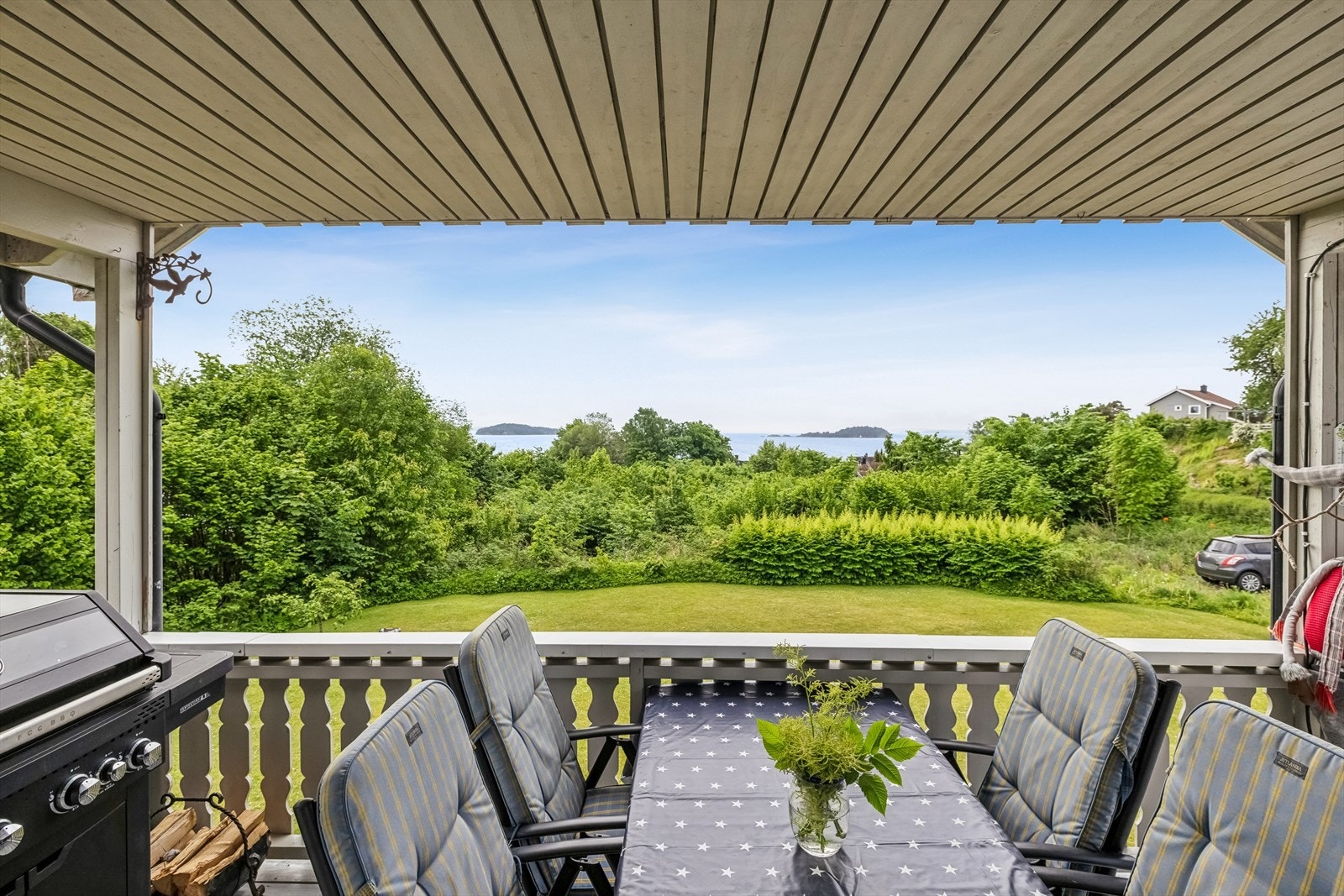 Huset har en svært solrik terrasse på hele 47 kvm med en utsikt de fleste kan misunne. Galleribilde