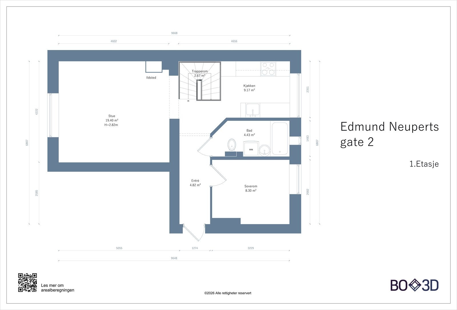 Plantegning 1.etg. Legg merke til den gode gjennomgående planløsningen. Her er det et soverom, pent baderom med badekar, åpen og gjennomgående løsning mellom stuen og kjøkkenet. Galleribilde