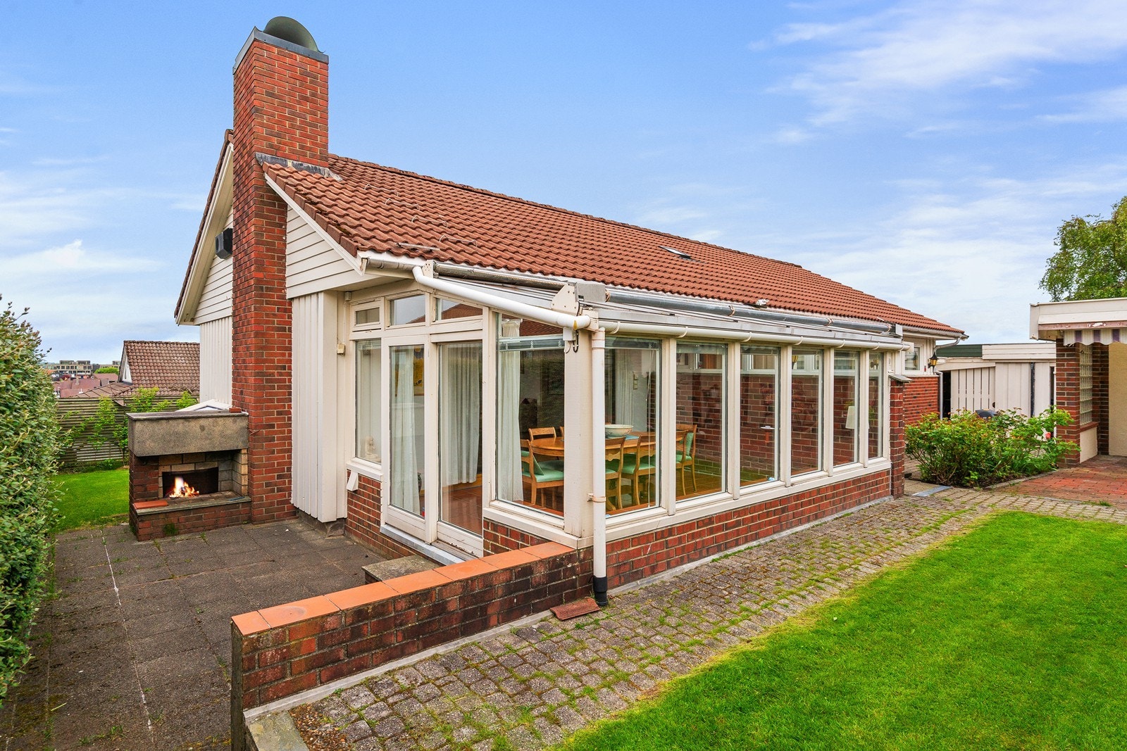 Vinterhage med direkte utgang til hage og terrasseområde. Galleribilde